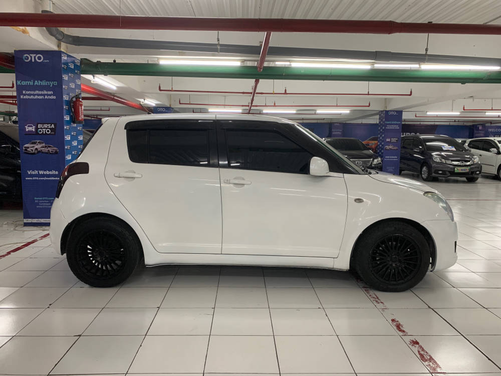 Old 2010 Suzuki Swift  ST AT ST AT