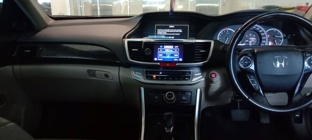 2013 Honda Accord  2.4L VTi-L 2013 Honda Accord  2.4L VTi-L