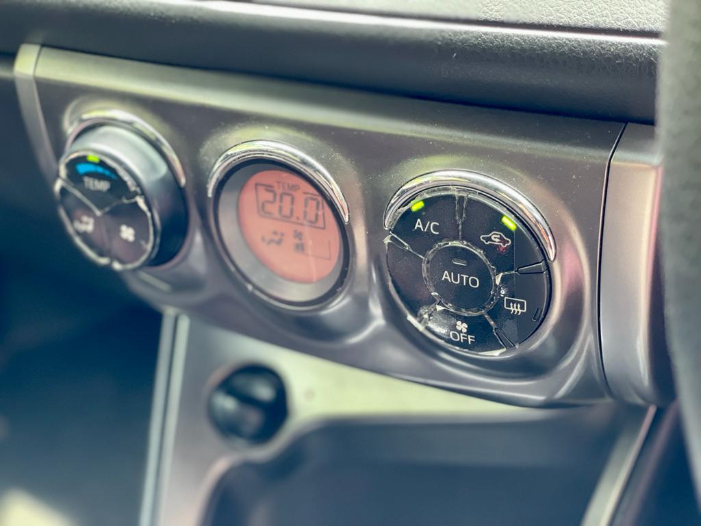 2017 Toyota Yaris Heykers 2017 Toyota Yaris Heykers