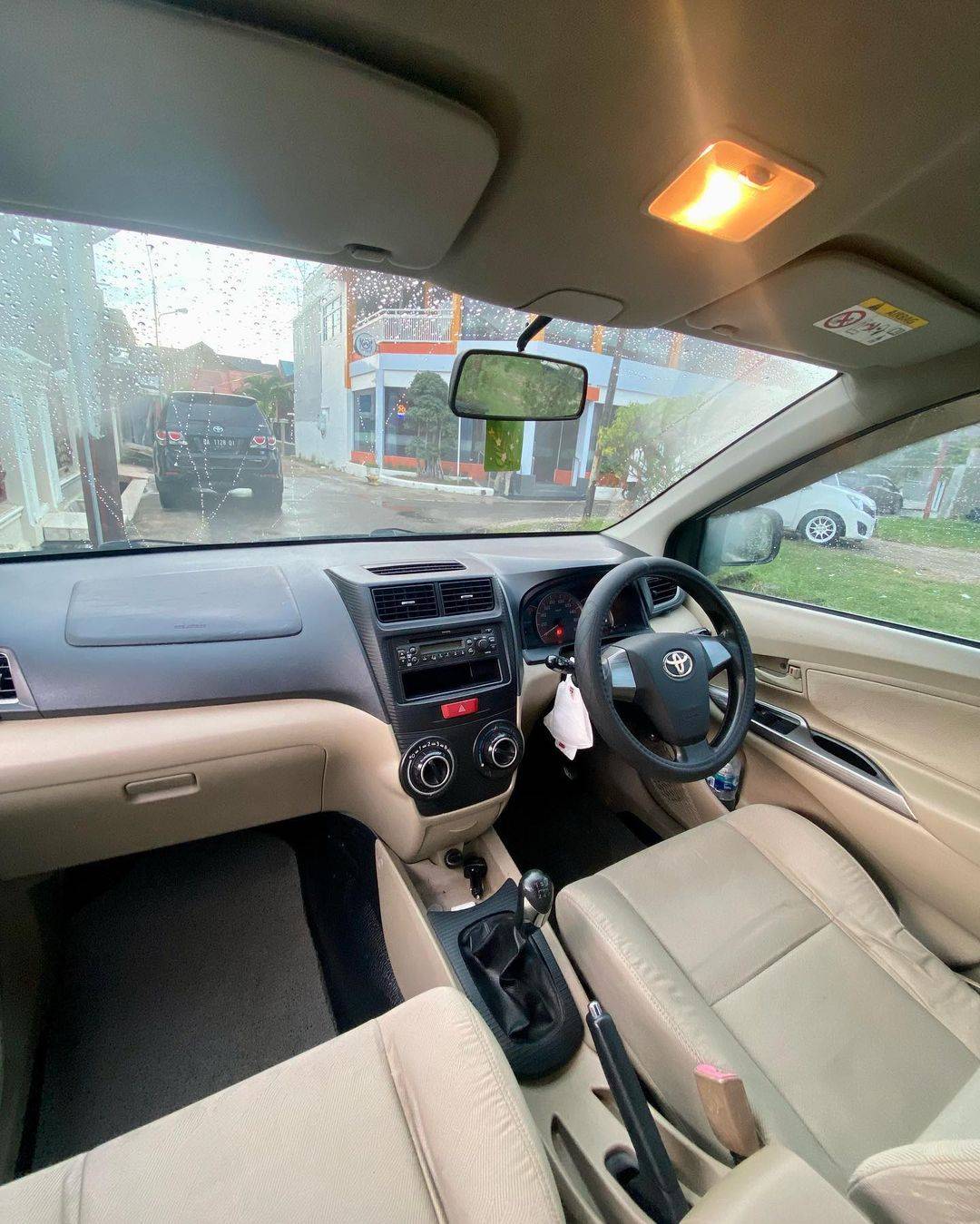 2015 Toyota Avanza VVT-i G 1.3L MT 2015 Toyota Avanza VVT-i G 1.3L MT