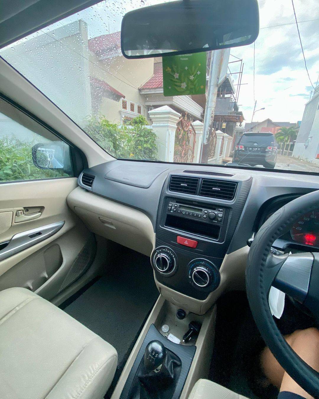 2015 Toyota Avanza VVT-i G 1.3L MT 2015 Toyota Avanza VVT-i G 1.3L MT