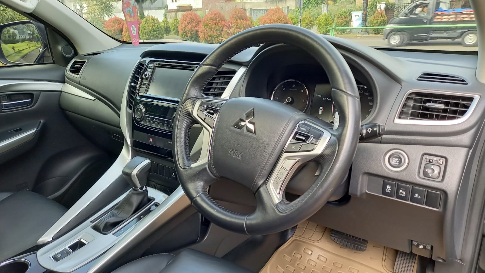 2017 Mitsubishi Pajero Sport Dakar AT 4x2 2017 Mitsubishi Pajero Sport Dakar AT 4x2