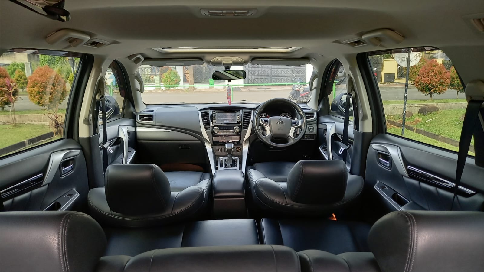 2017 Mitsubishi Pajero Sport Dakar AT 4x2 2017 Mitsubishi Pajero Sport Dakar AT 4x2