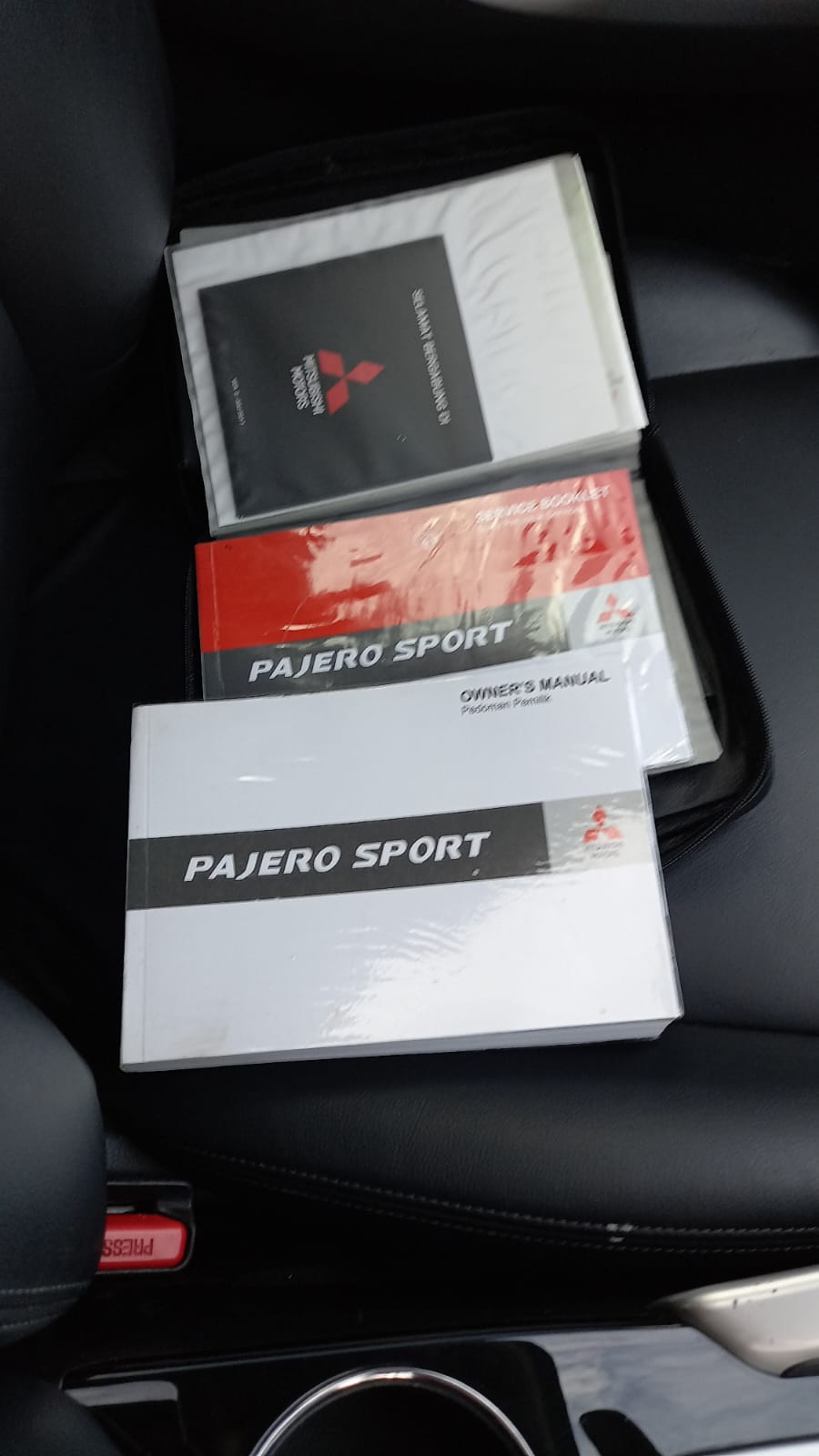 2017 Mitsubishi Pajero Sport Dakar AT 4x2 2017 Mitsubishi Pajero Sport Dakar AT 4x2