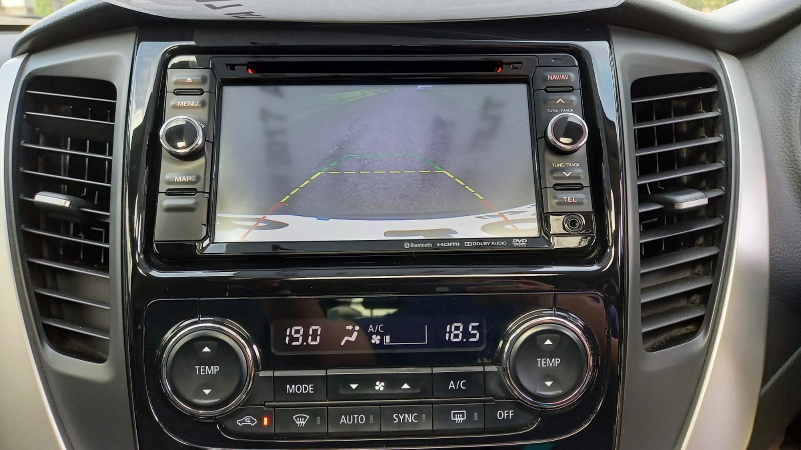 2017 Mitsubishi Pajero Sport Dakar AT 4x2 2017 Mitsubishi Pajero Sport Dakar AT 4x2