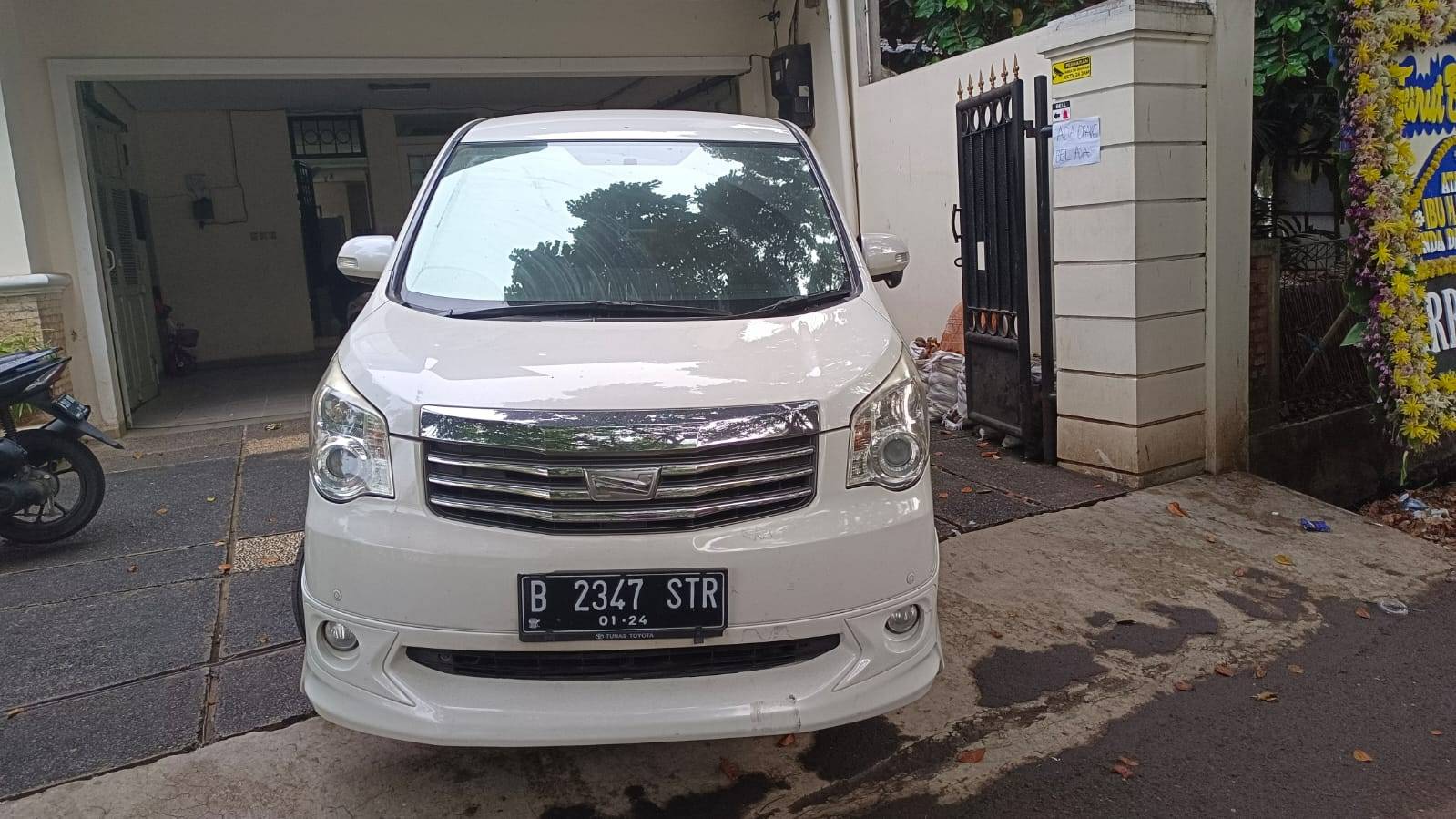 Second Hand 2013 Toyota NAV1 Second Hand 2013 Toyota NAV1