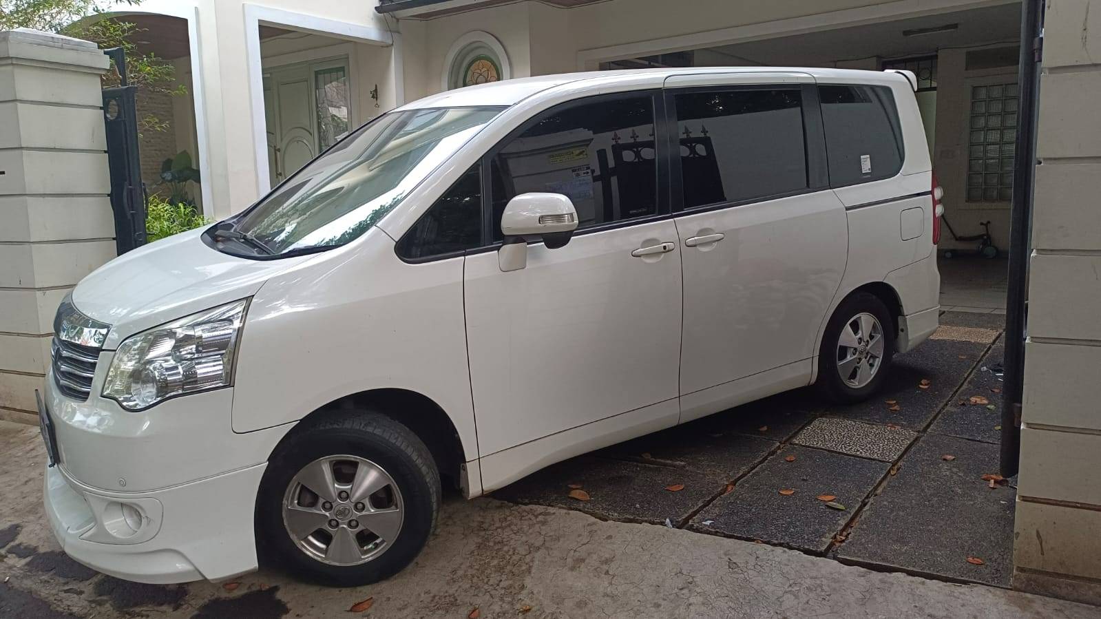 2013 Toyota NAV1 2013 Toyota NAV1