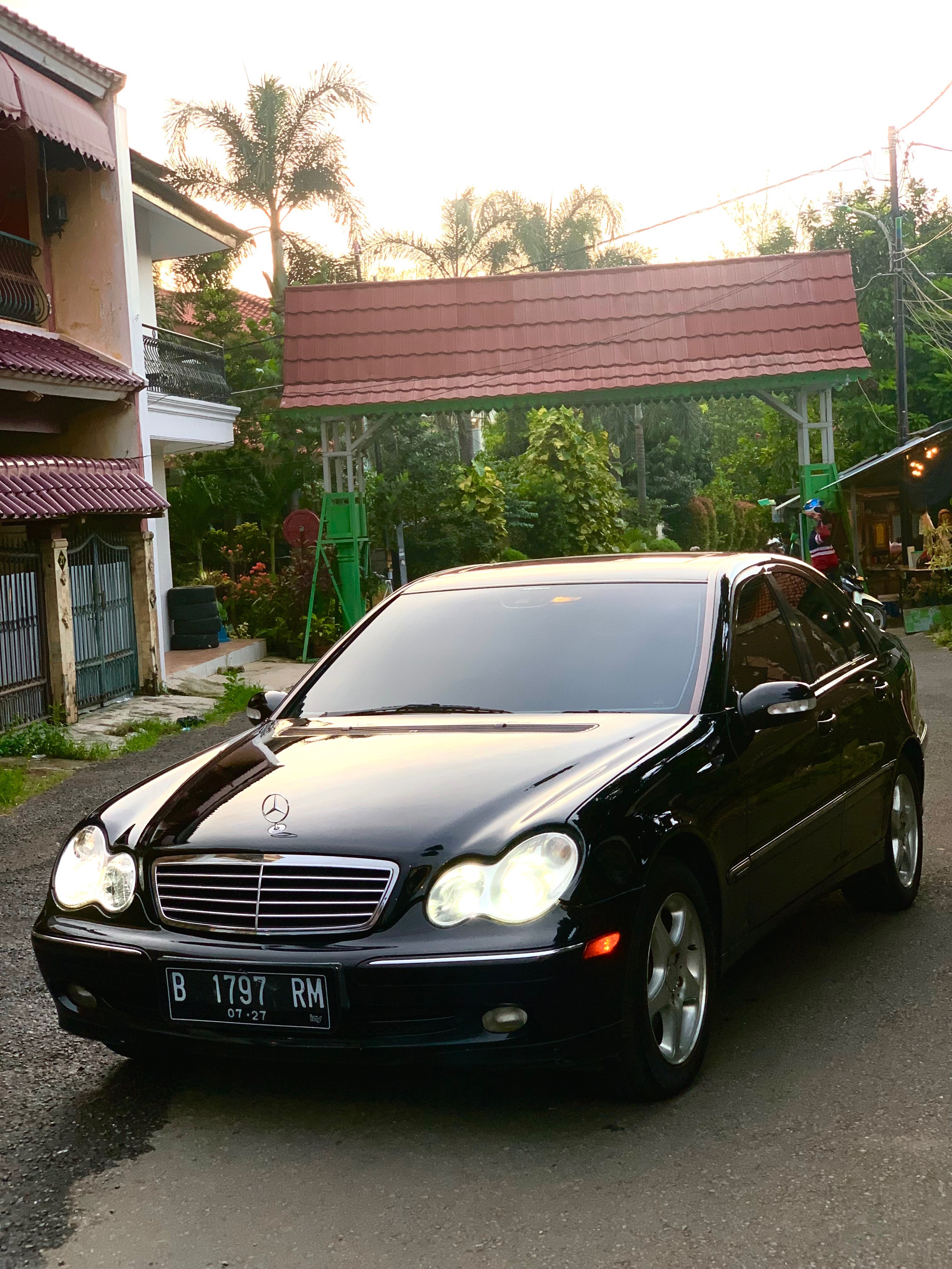 2000 Mercedes Benz C-Class  C320AT Bekas 2000 Mercedes Benz C-Class  C320AT Bekas