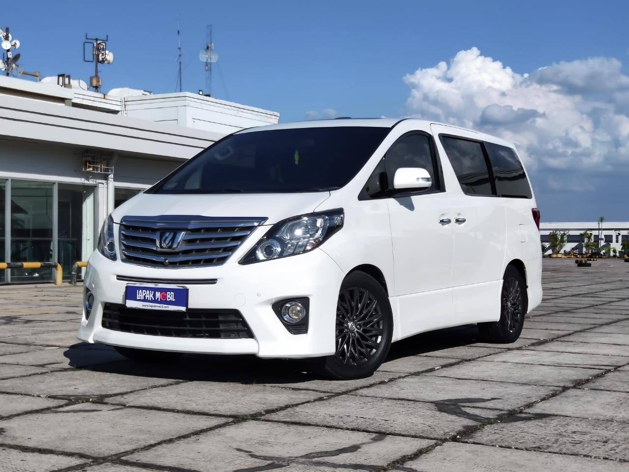 Get Used Toyota Alphard 2012 604521 Price & Sellers Information |  Zigwheels