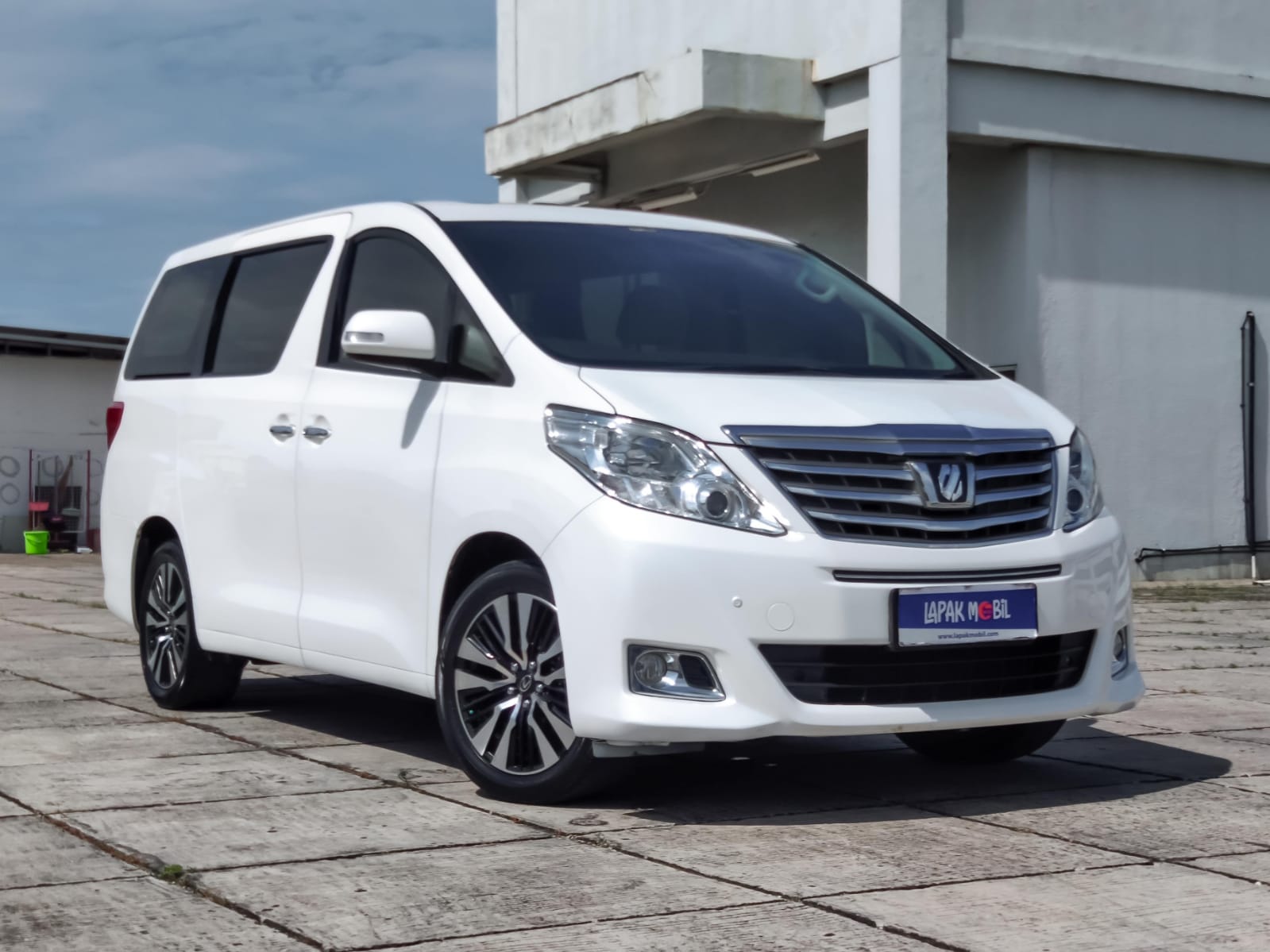 Second Hand 2013 Toyota Alphard Second Hand 2013 Toyota Alphard