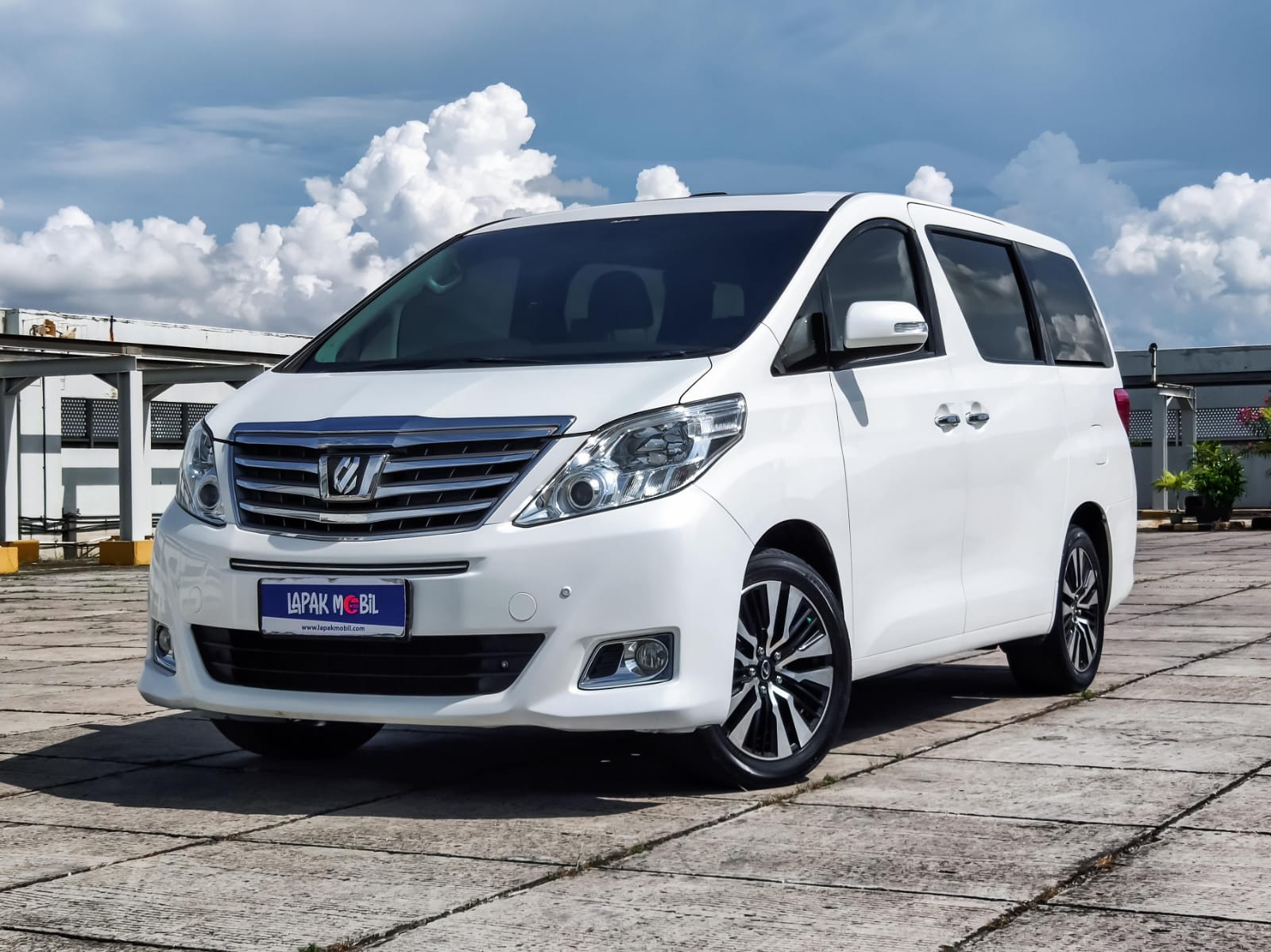 2013 Toyota Alphard 2013 Toyota Alphard