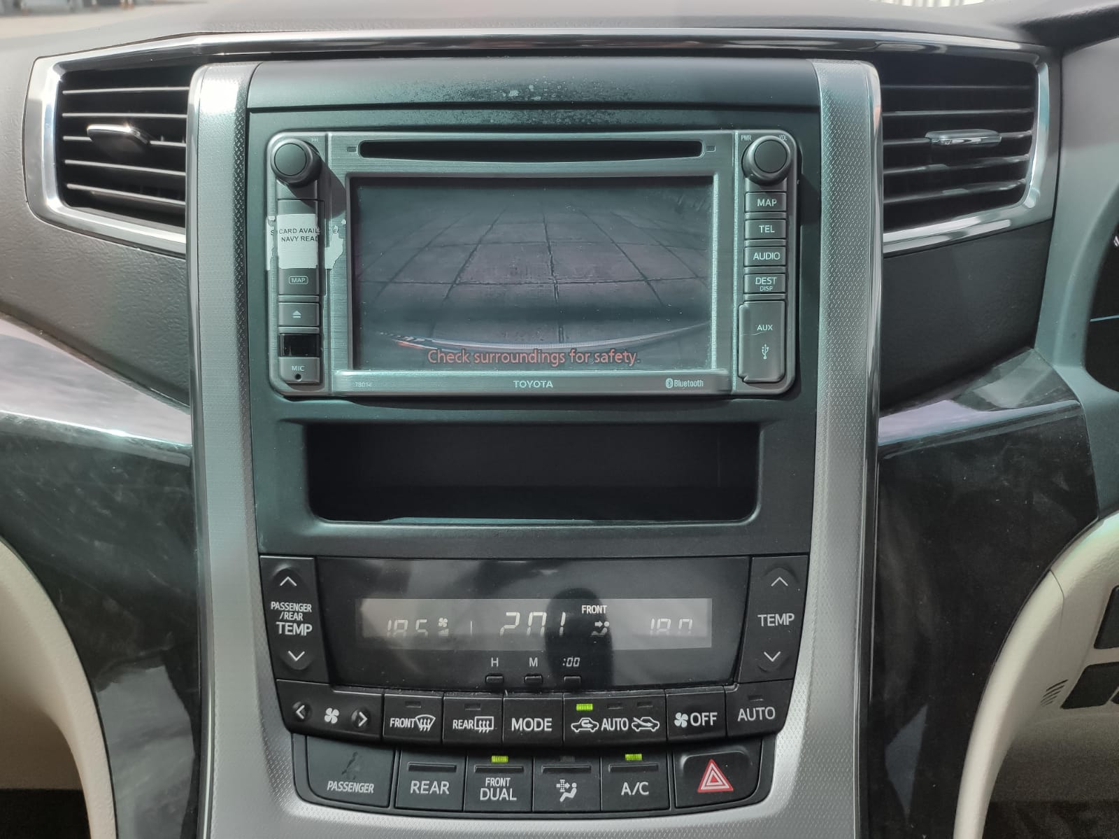 2013 Toyota Alphard 2013 Toyota Alphard