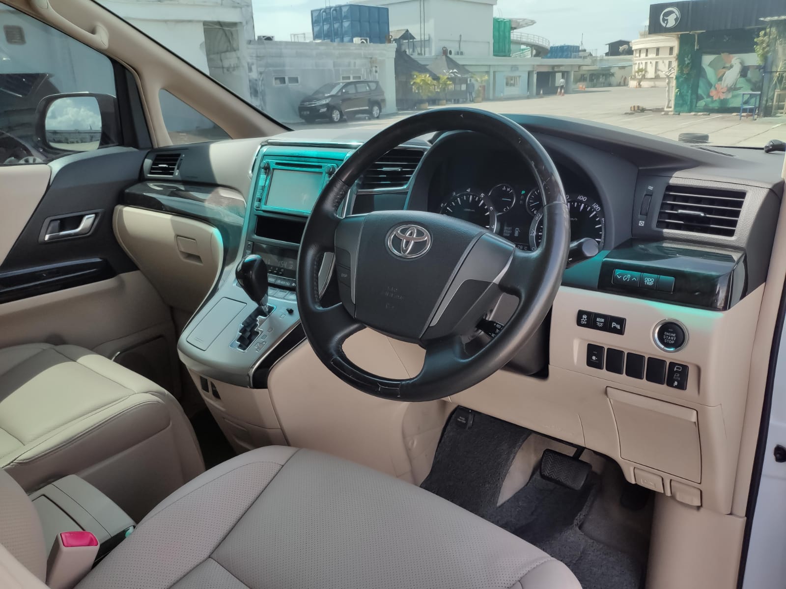 2013 Toyota Alphard 2013 Toyota Alphard