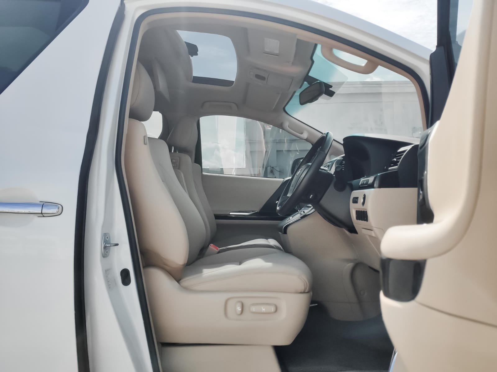 2013 Toyota Alphard 2013 Toyota Alphard