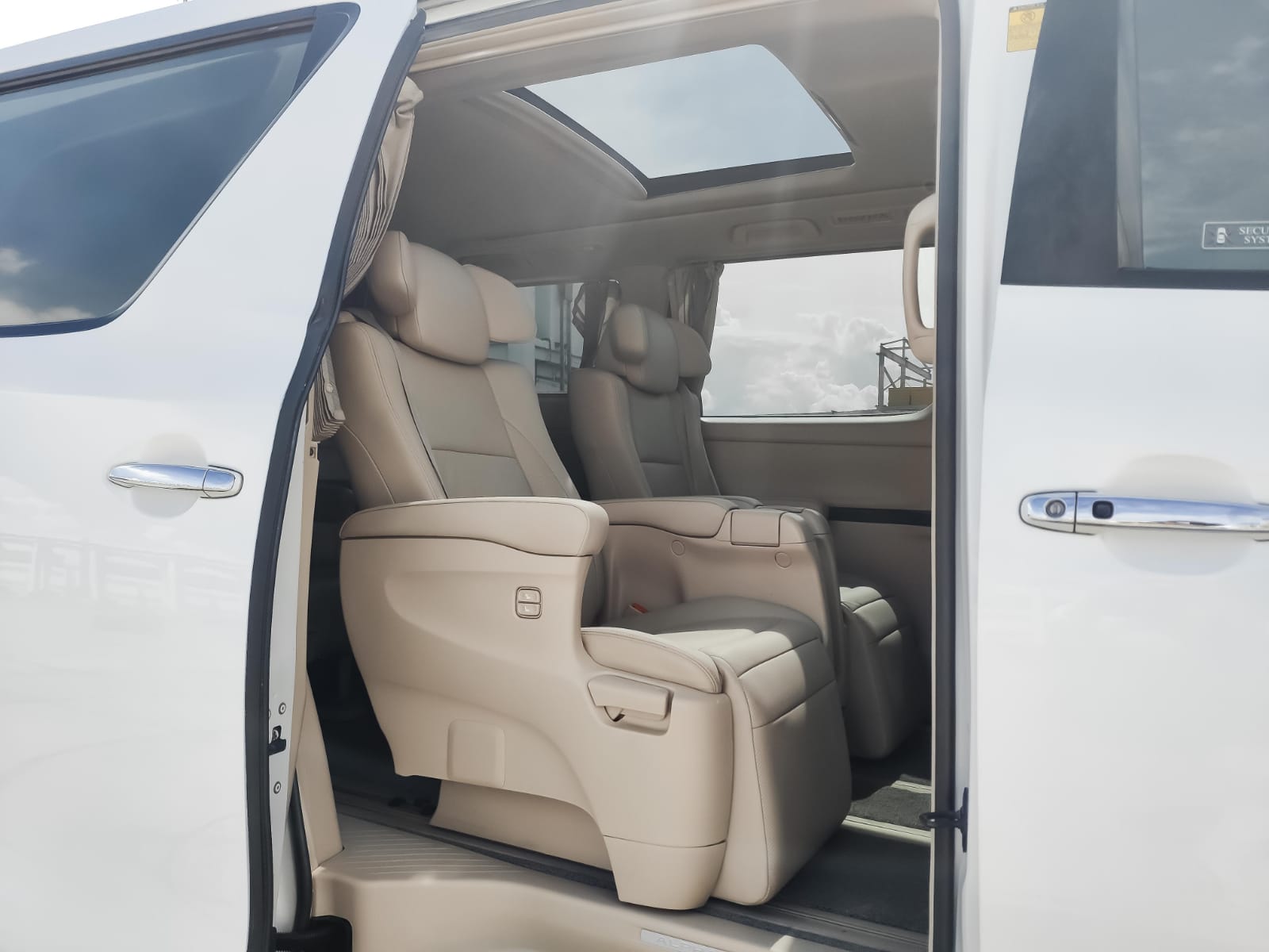 2013 Toyota Alphard 2013 Toyota Alphard
