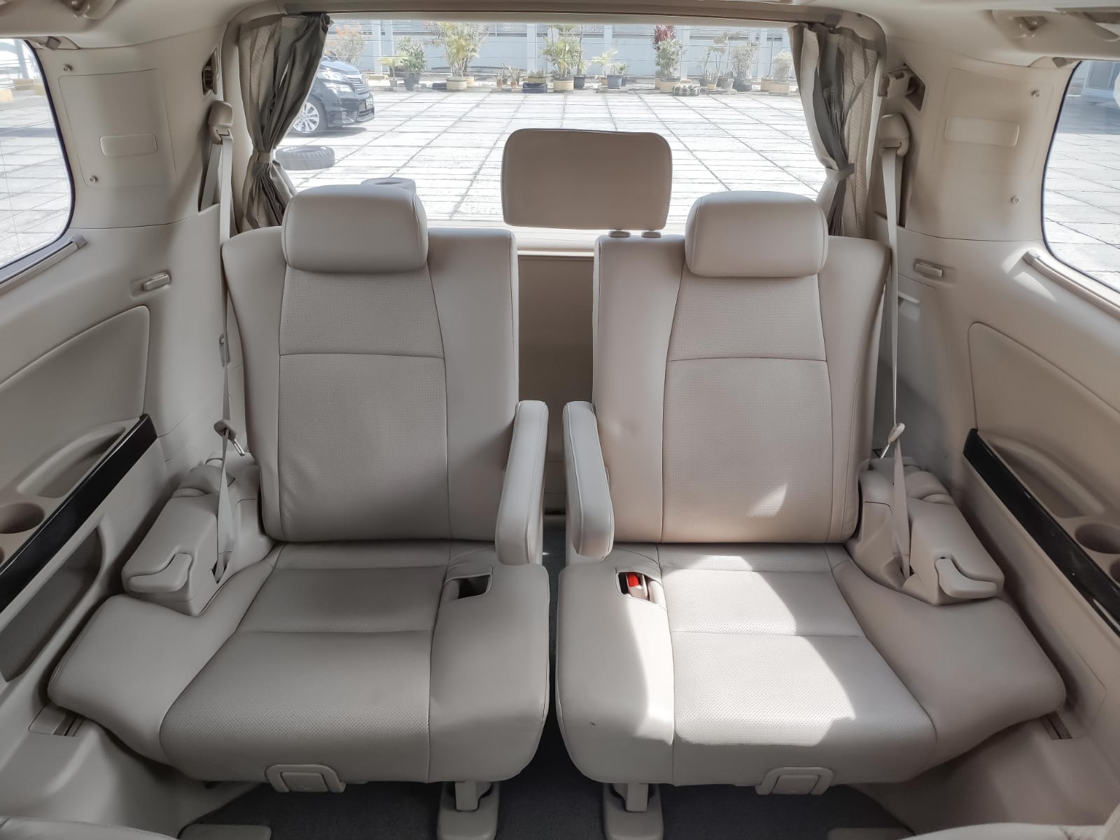2013 Toyota Alphard 2013 Toyota Alphard