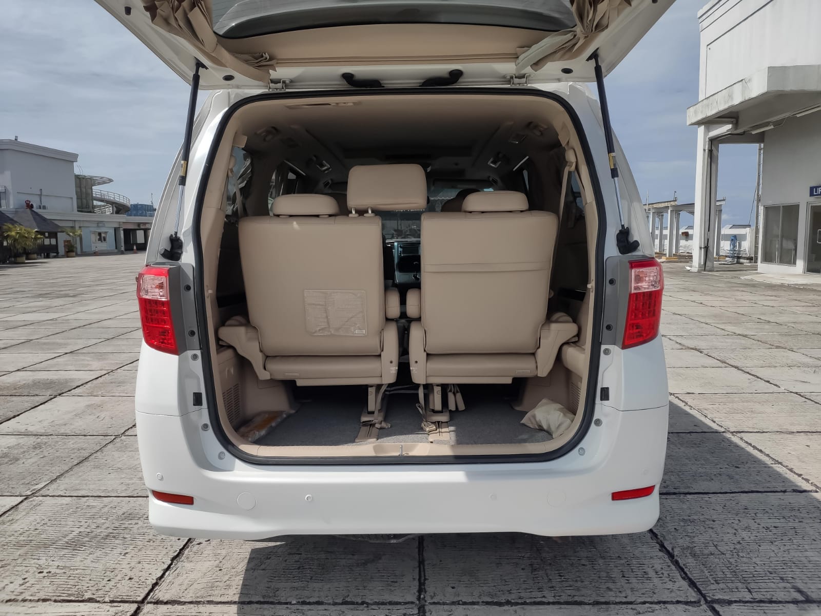 2013 Toyota Alphard 2013 Toyota Alphard