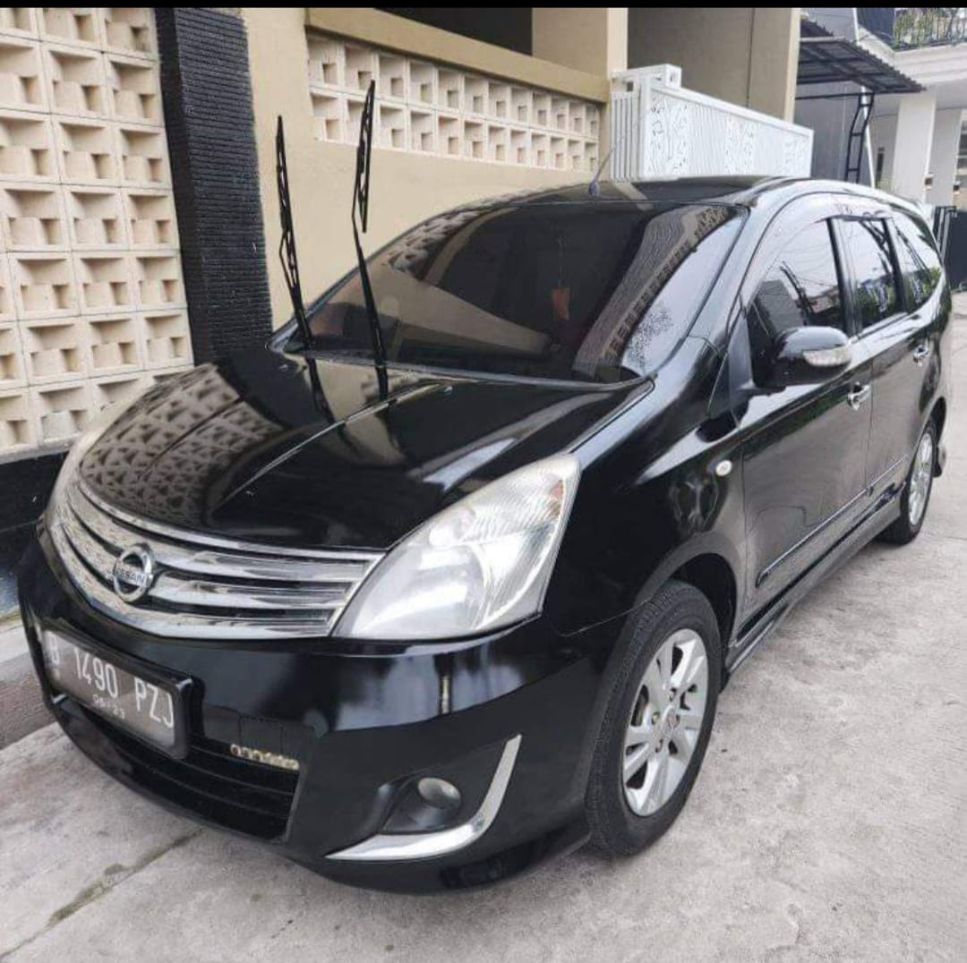 Second Hand 2013 Nissan Grand Livina Second Hand 2013 Nissan Grand Livina