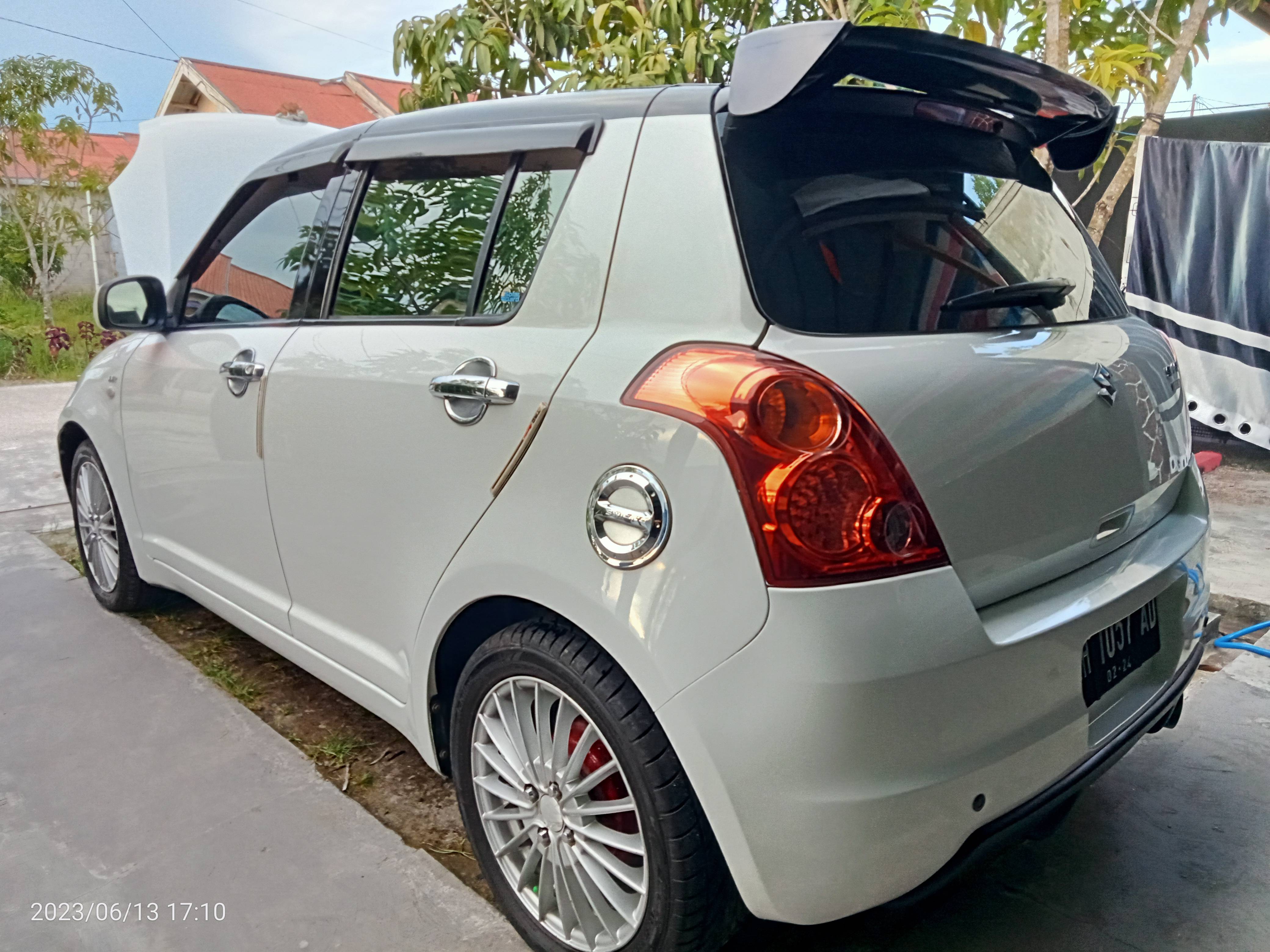 2011 Suzuki Swift 2011 Suzuki Swift