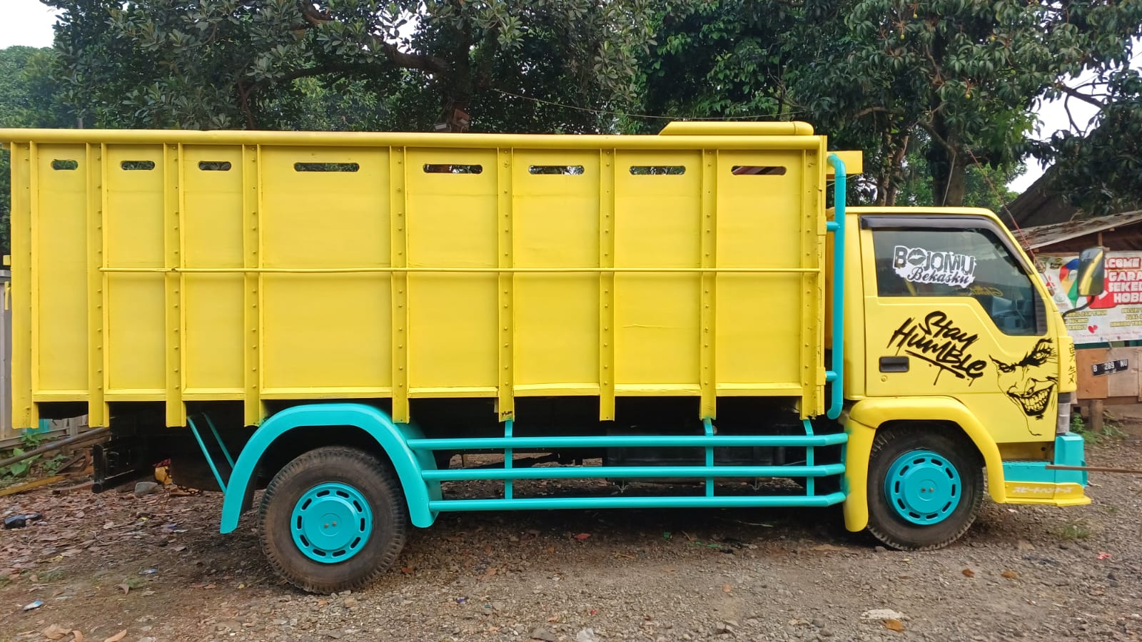 2004 Mitsubishi Colt L300 DIESEL 2.5 PU FLAT DECK Bekas 2004 Mitsubishi Colt L300 DIESEL 2.5 PU FLAT DECK Bekas