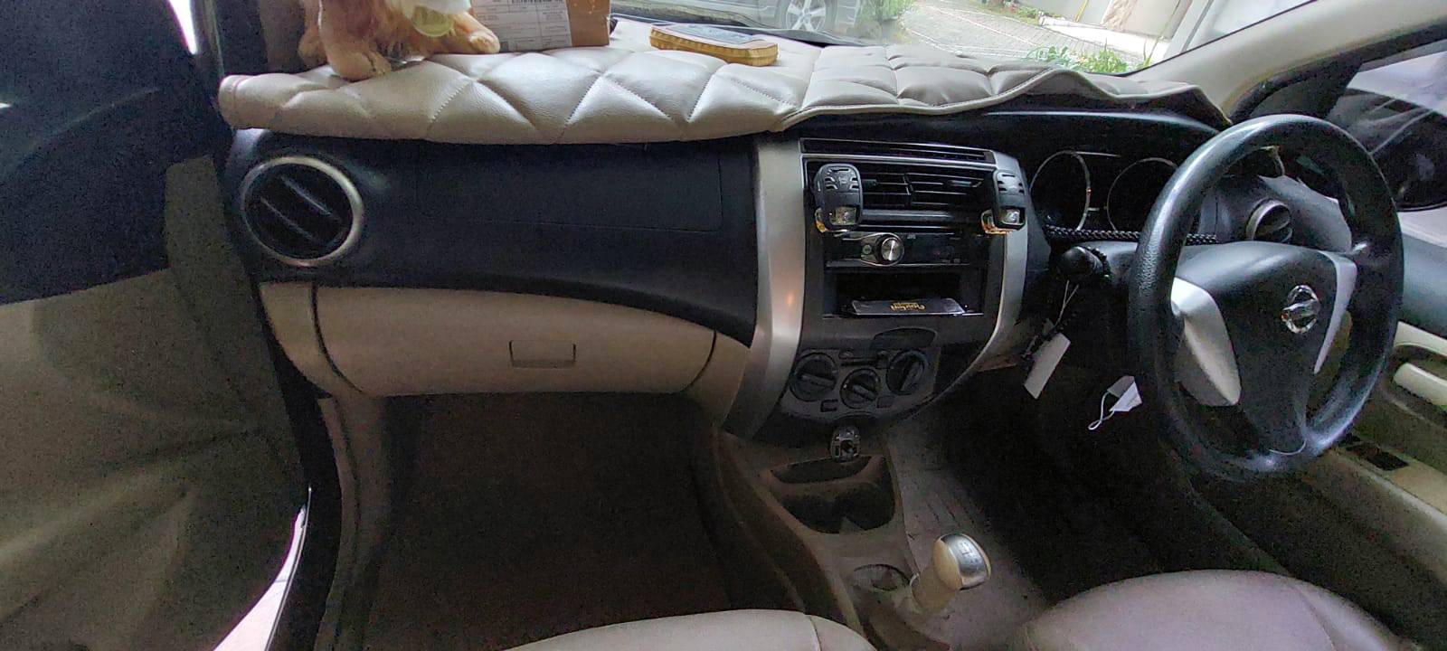 2015 Nissan Grand Livina  1.5 XV MT 2015 Nissan Grand Livina  1.5 XV MT