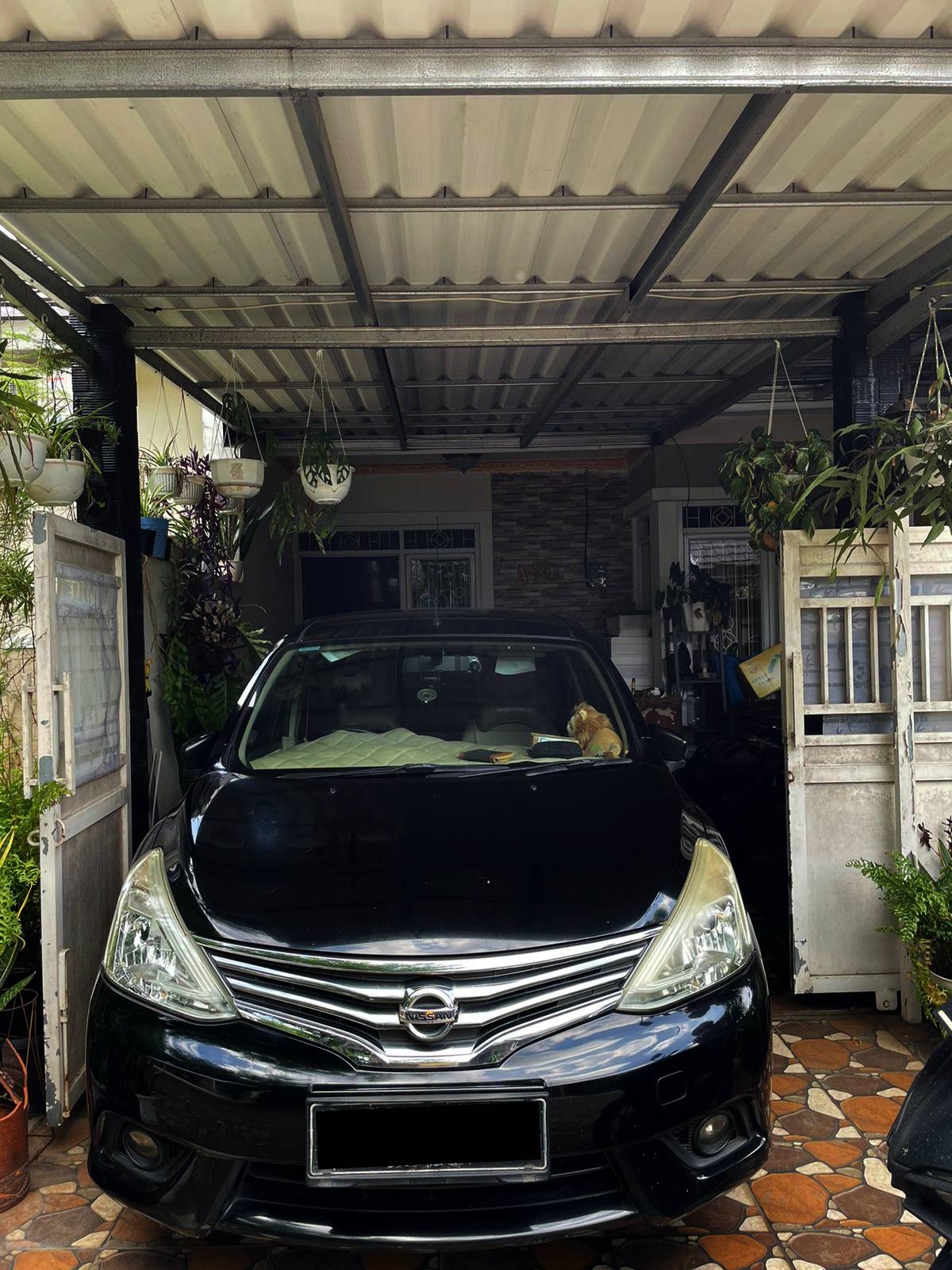 2015 Nissan Grand Livina  1.5 XV MT 2015 Nissan Grand Livina  1.5 XV MT