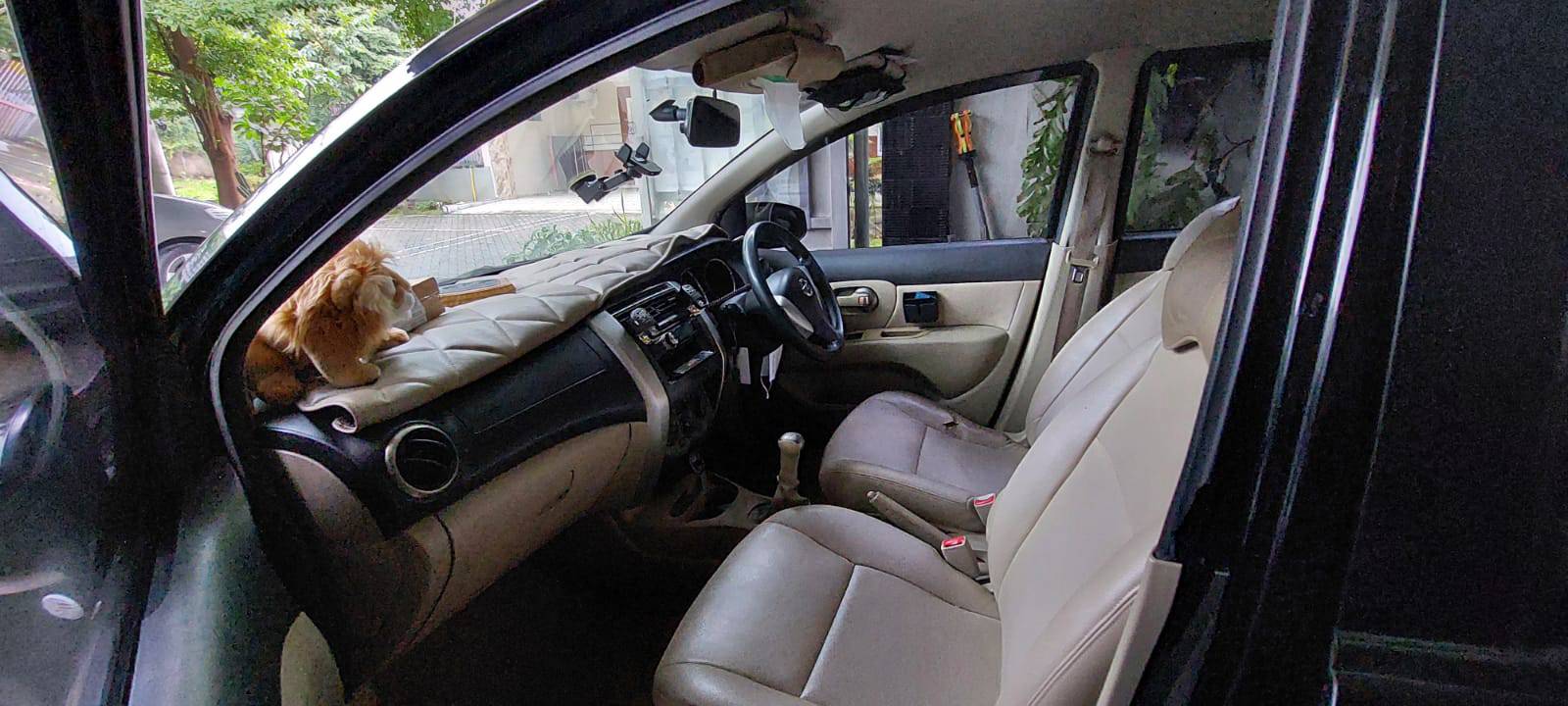 2015 Nissan Grand Livina  1.5 XV MT 2015 Nissan Grand Livina  1.5 XV MT