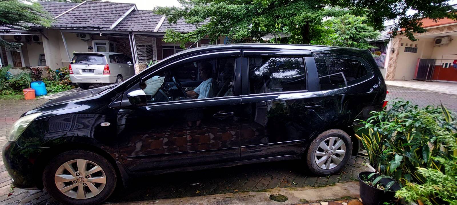 2015 Nissan Grand Livina  1.5 XV MT 2015 Nissan Grand Livina  1.5 XV MT