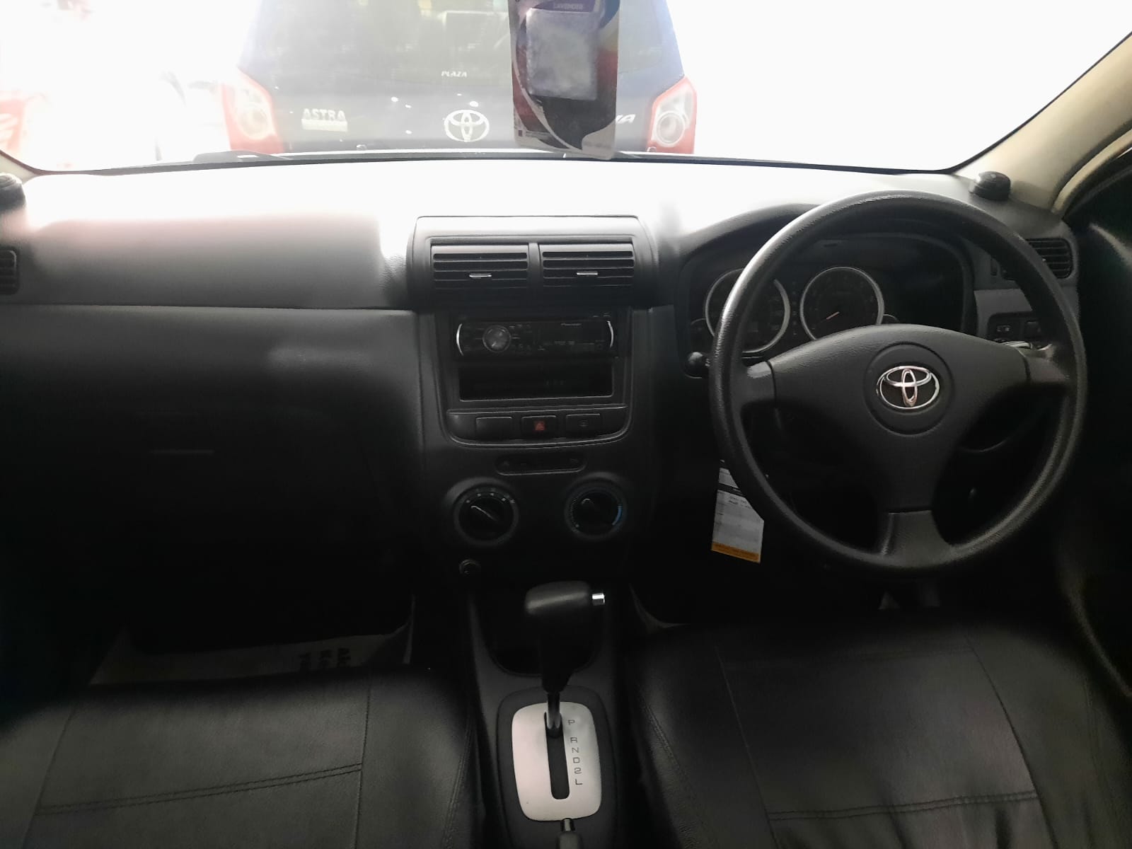 2004 Toyota Avanza VVTI S 1.5L AT 2004 Toyota Avanza VVTI S 1.5L AT