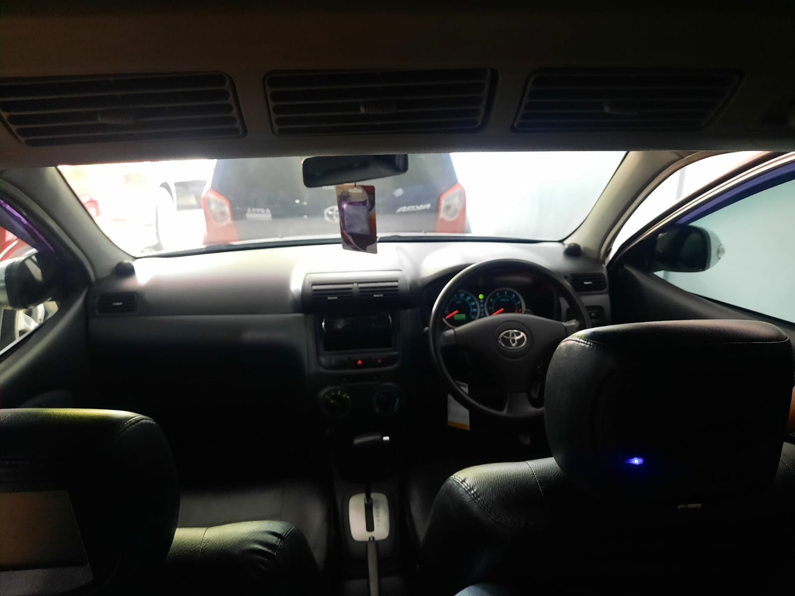 2004 Toyota Avanza VVTI S 1.5L AT 2004 Toyota Avanza VVTI S 1.5L AT