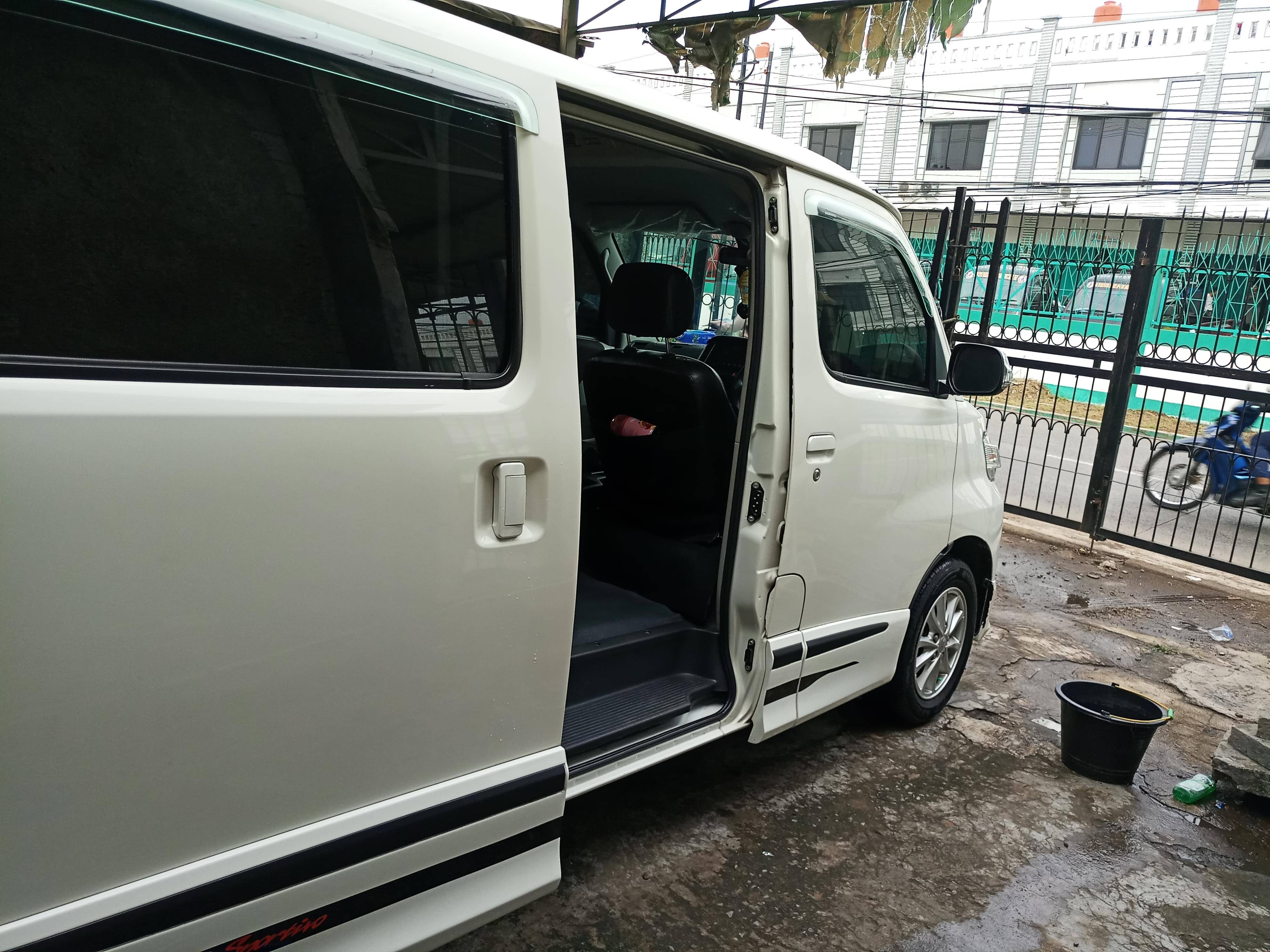 2015 Daihatsu Luxio 1.5L X MT ABS STD 2015 Daihatsu Luxio 1.5L X MT ABS STD