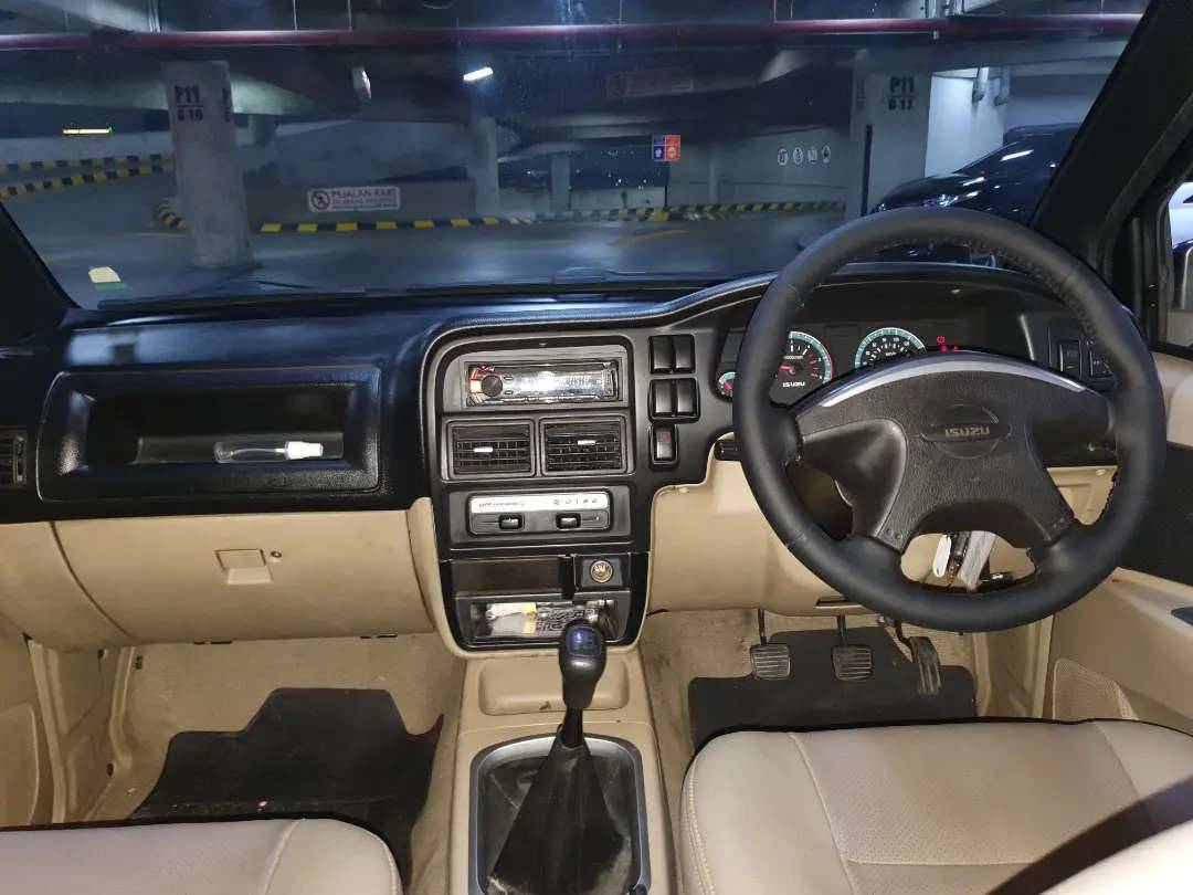 2014 Isuzu Panther 2014 Isuzu Panther