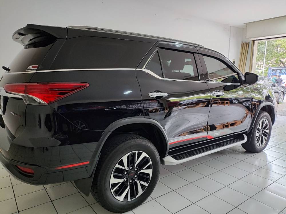 2018 Toyota Fortuner VRZ 4X2 TRD 2.4L AT VRZ 4X2 TRD 2.4L AT tua