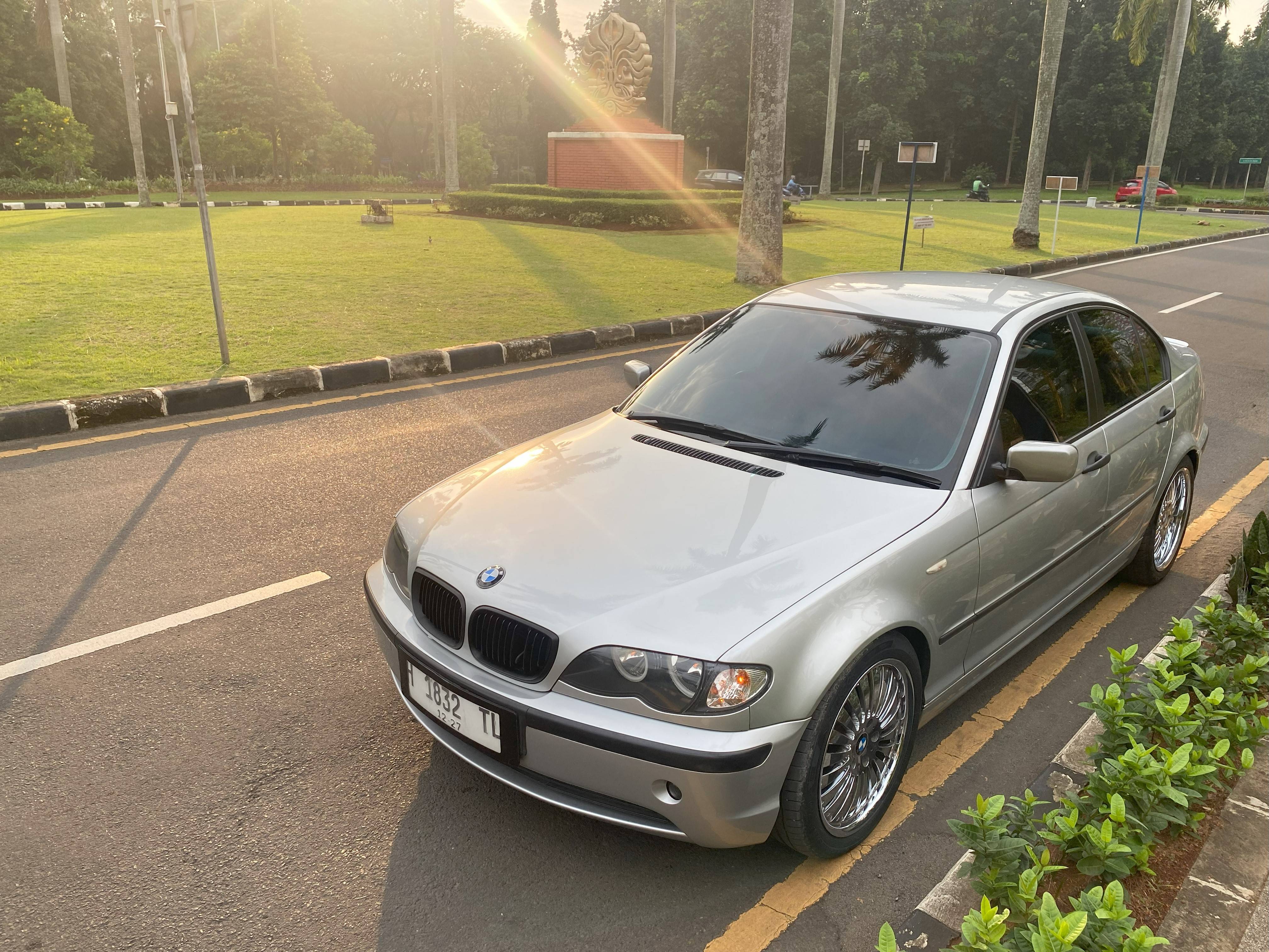 2003 BMW 3 Series Sedan  318iAt 318iAt bekas