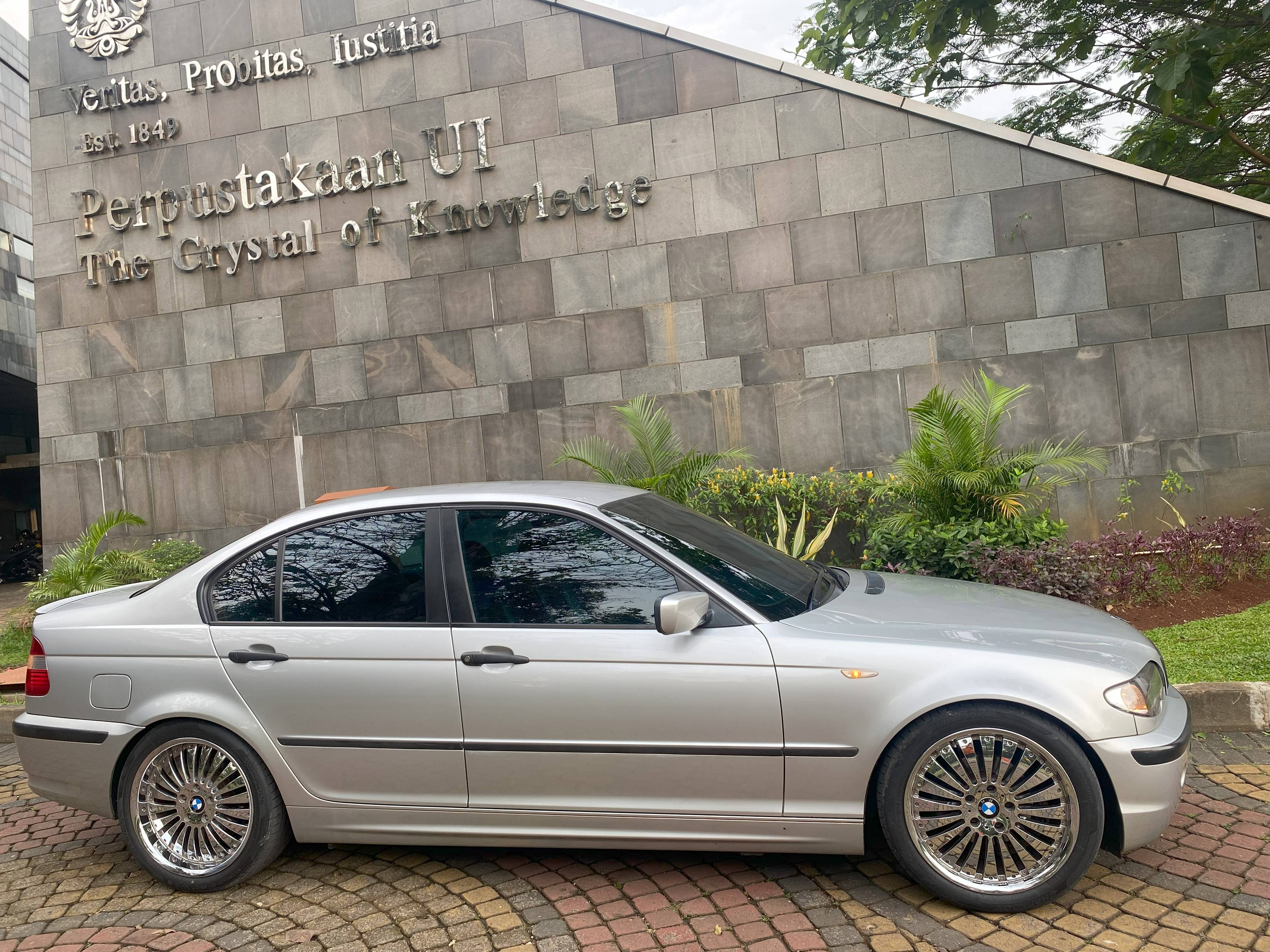 2003 BMW 3 Series Sedan  318iAt 2003 BMW 3 Series Sedan  318iAt