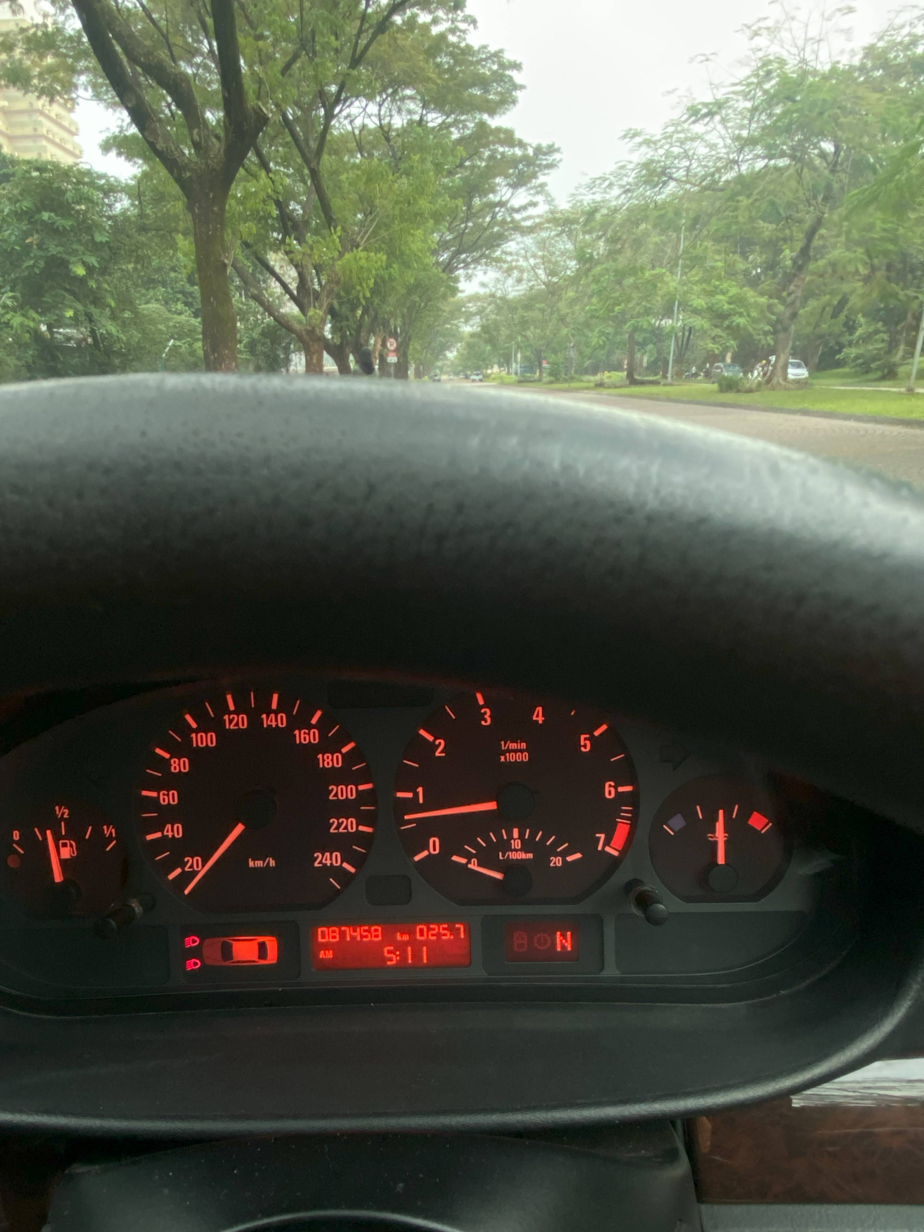 2003 BMW 3 Series Sedan  318iAt 2003 BMW 3 Series Sedan  318iAt