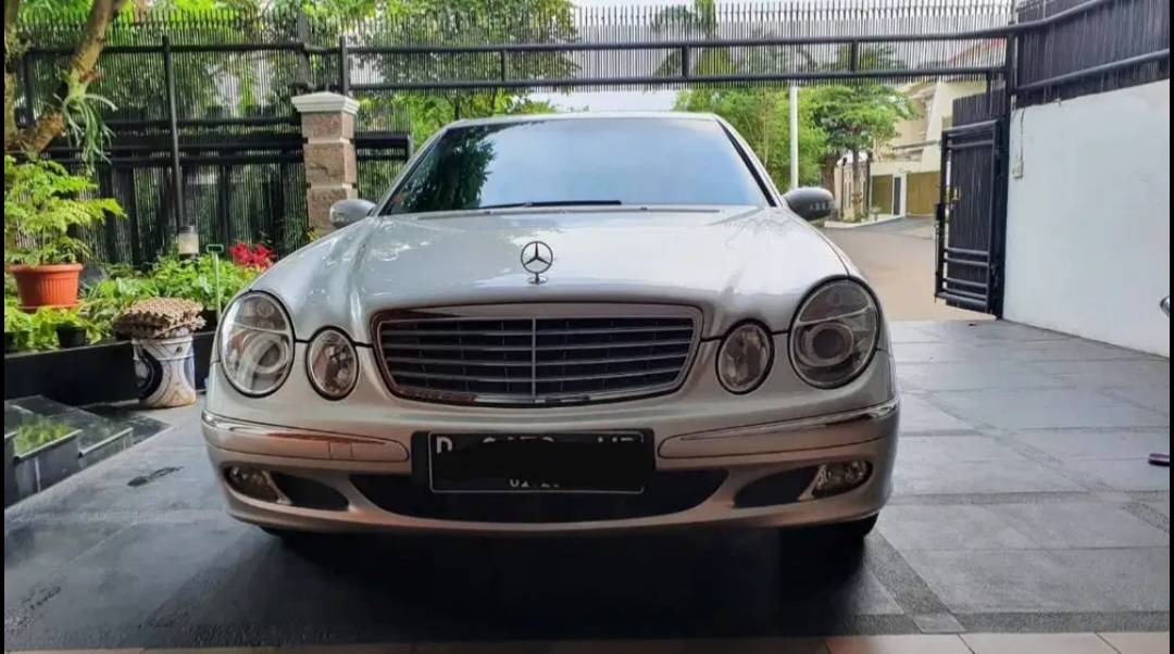 2005 Mercedes Benz E-Class  E240 Bekas 2005 Mercedes Benz E-Class  E240 Bekas