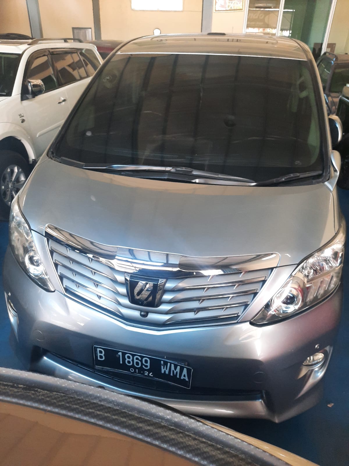 2009 Toyota Alphard 2.5 G A/T Bekas 2009 Toyota Alphard 2.5 G A/T Bekas