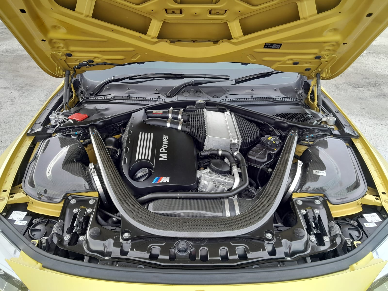 2015 BMW M4 Coupe  3.0 L AT 2015 BMW M4 Coupe  3.0 L AT