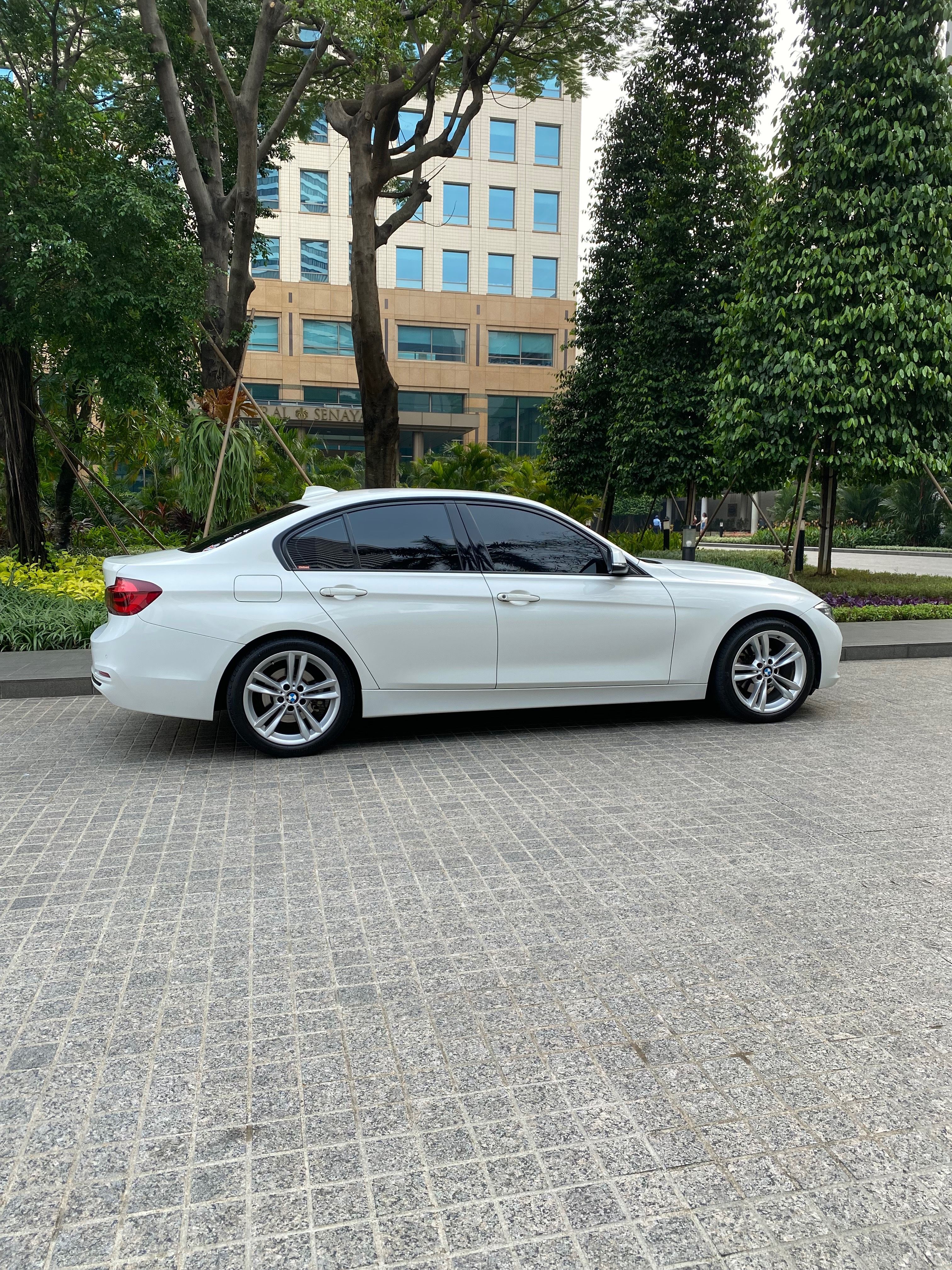 Dijual 2018 BMW 3 Series Sedan 320i Sport 320i Sport Bekas