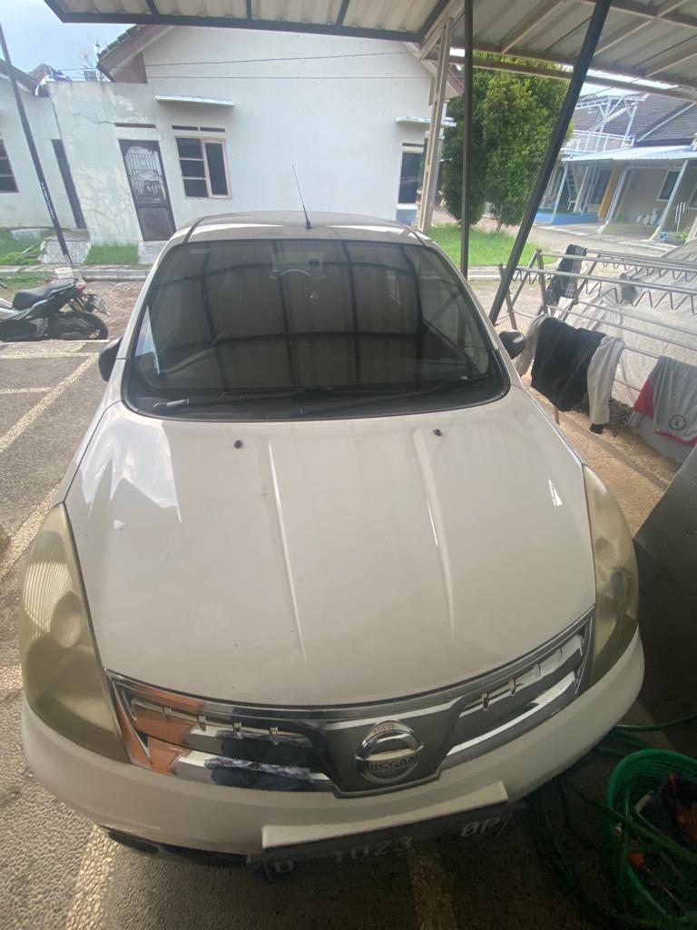 Second Hand 2011 Nissan Grand Livina Second Hand 2011 Nissan Grand Livina