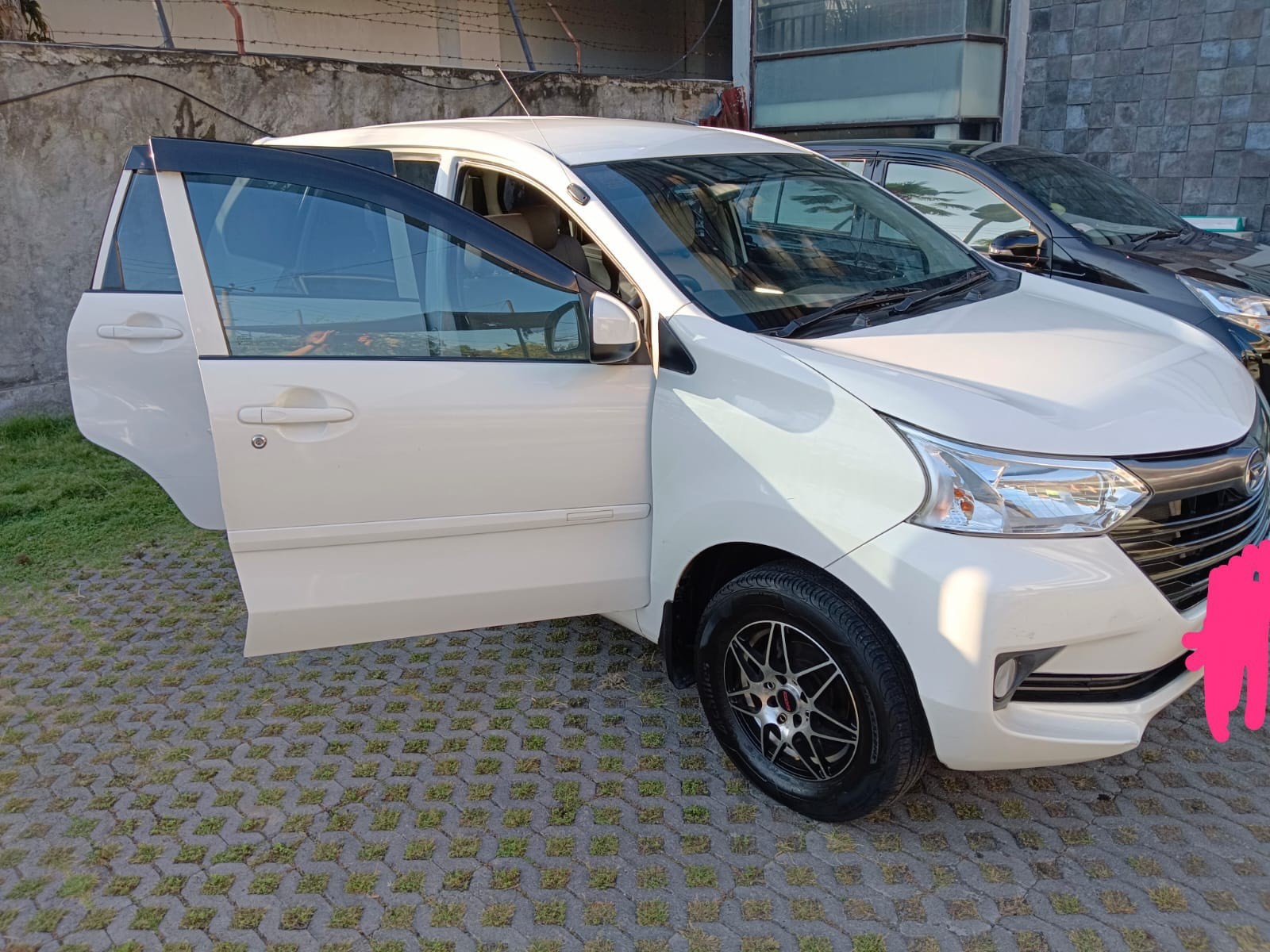 Second Hand 2017 Daihatsu Xenia Second Hand 2017 Daihatsu Xenia