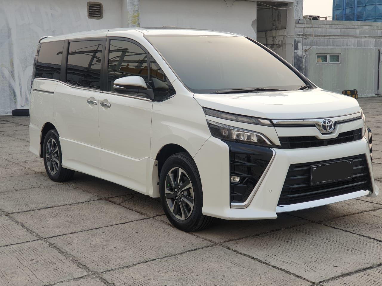 Dijual 2020 Toyota Voxy 2.0 CVT 2.0 CVT Bekas