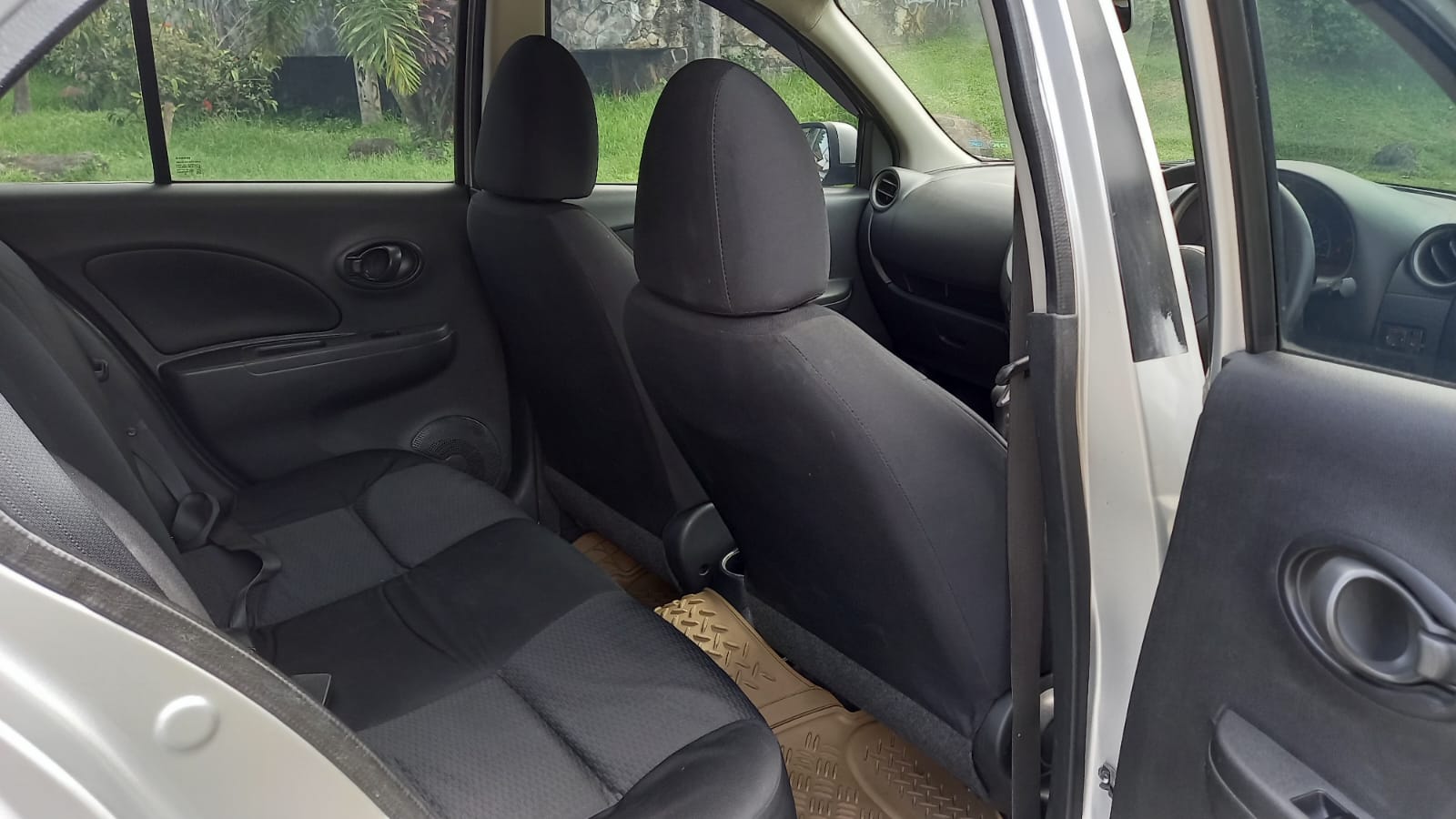 2011 Nissan March  1.2 XS AT 2011 Nissan March  1.2 XS AT