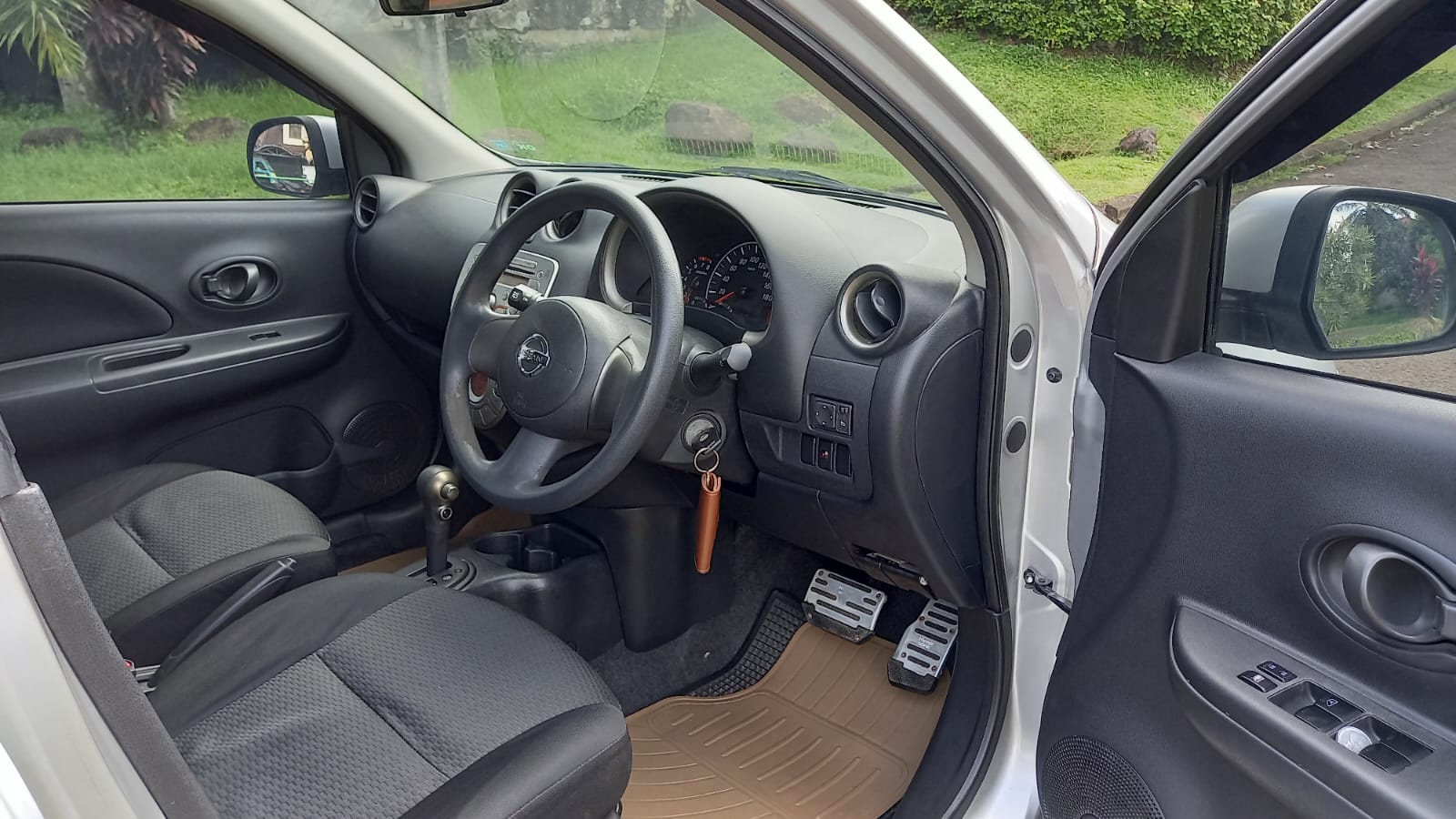 2011 Nissan March  1.2 XS AT 2011 Nissan March  1.2 XS AT