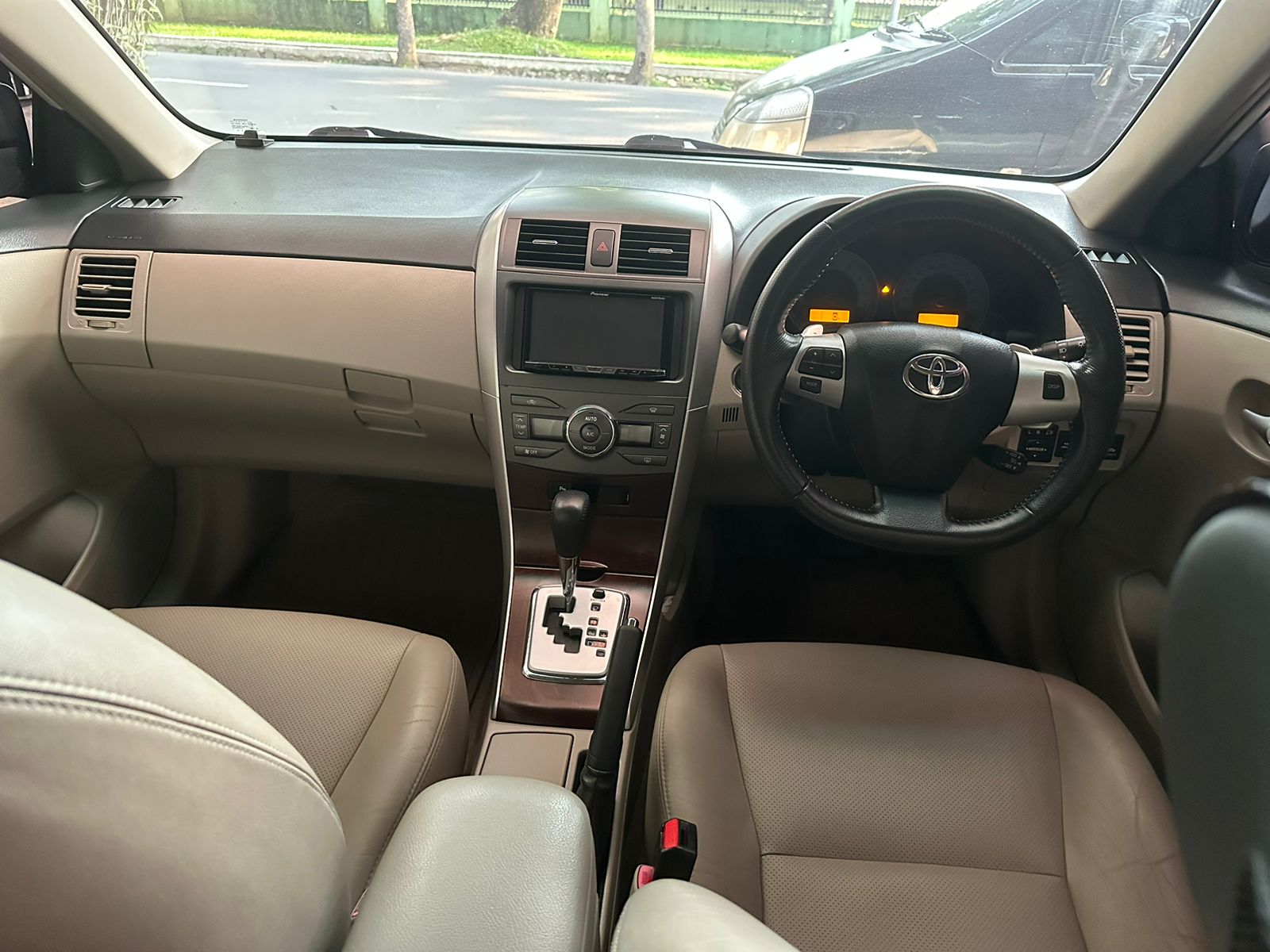 2011 Toyota Corolla Altis V 2.0L AT 2011 Toyota Corolla Altis V 2.0L AT