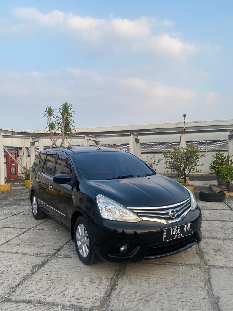 2013 Nissan Grand Livina  1.5 XV AT 2013 Nissan Grand Livina  1.5 XV AT