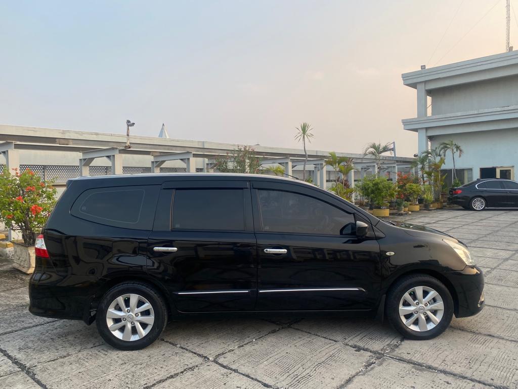 2013 Nissan Grand Livina  1.5 XV AT 2013 Nissan Grand Livina  1.5 XV AT