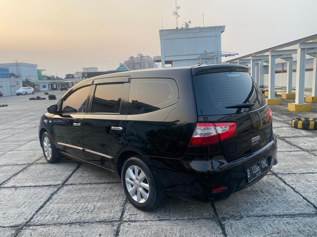 2013 Nissan Grand Livina  1.5 XV AT 2013 Nissan Grand Livina  1.5 XV AT