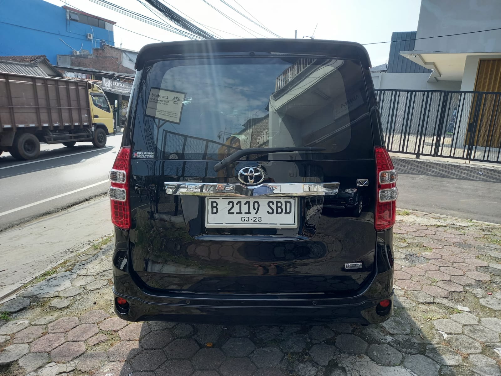 2013 Toyota NAV1  VAtLuxury 2013 Toyota NAV1  VAtLuxury